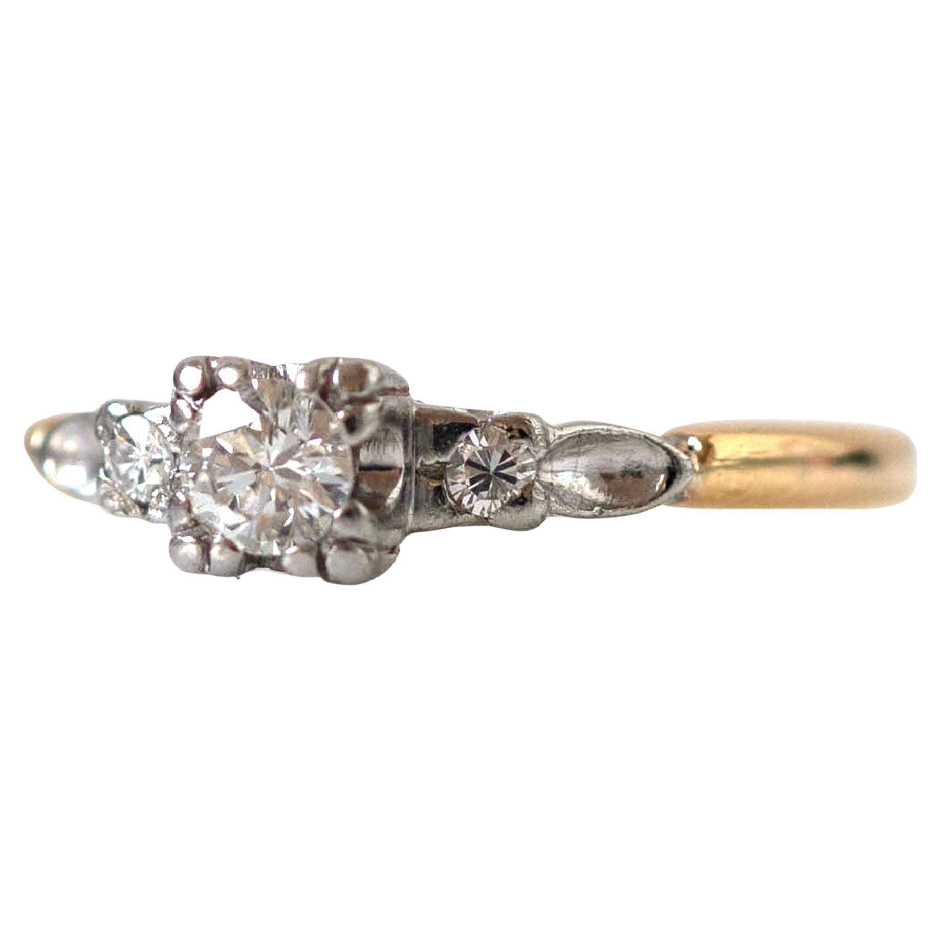 Vintage 1930s 18ct Gold 0.25ct Diamond Ring For Sale