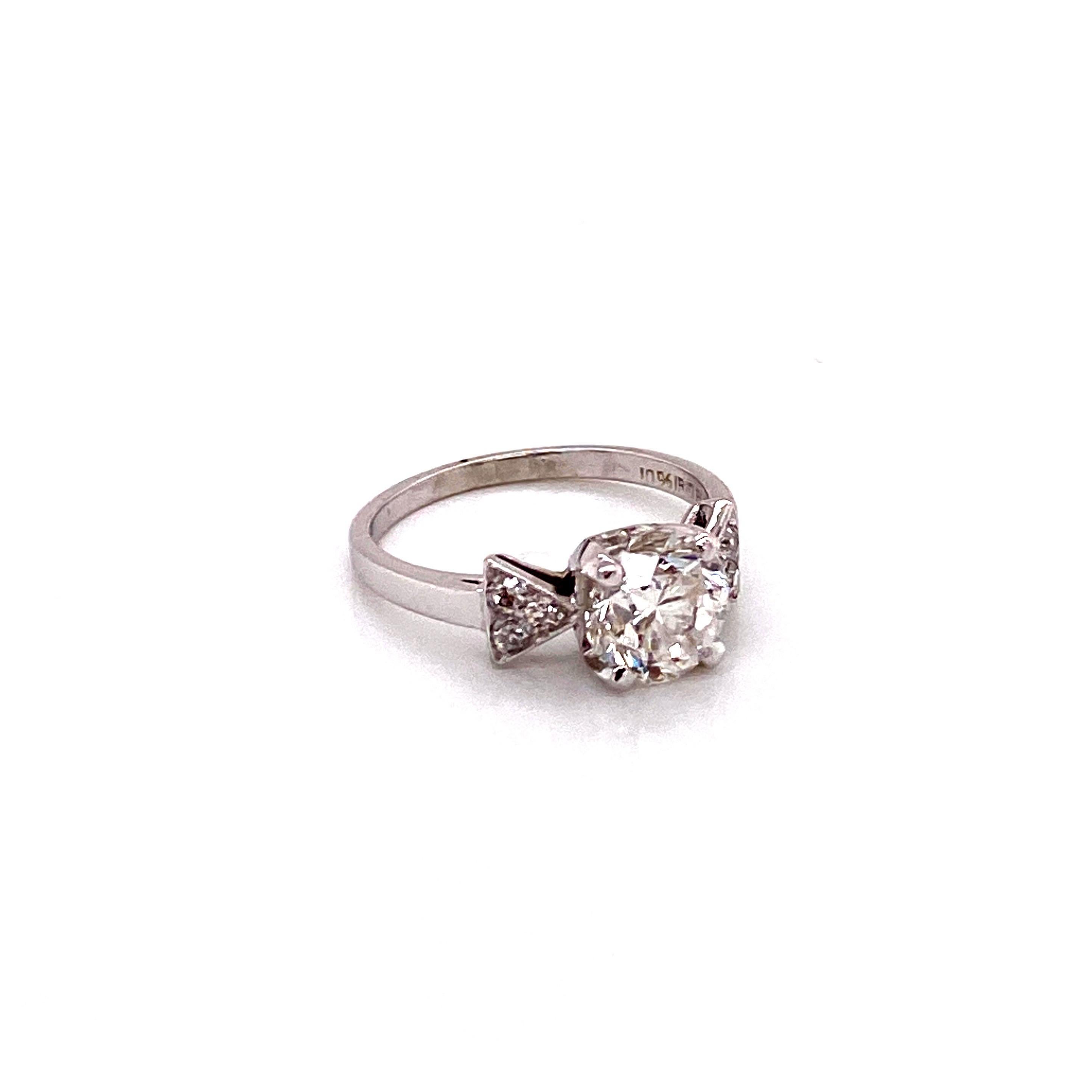 Round Cut Vintage 1930s 2.00 Carat Diamond Platinum Art Deco Ring For Sale