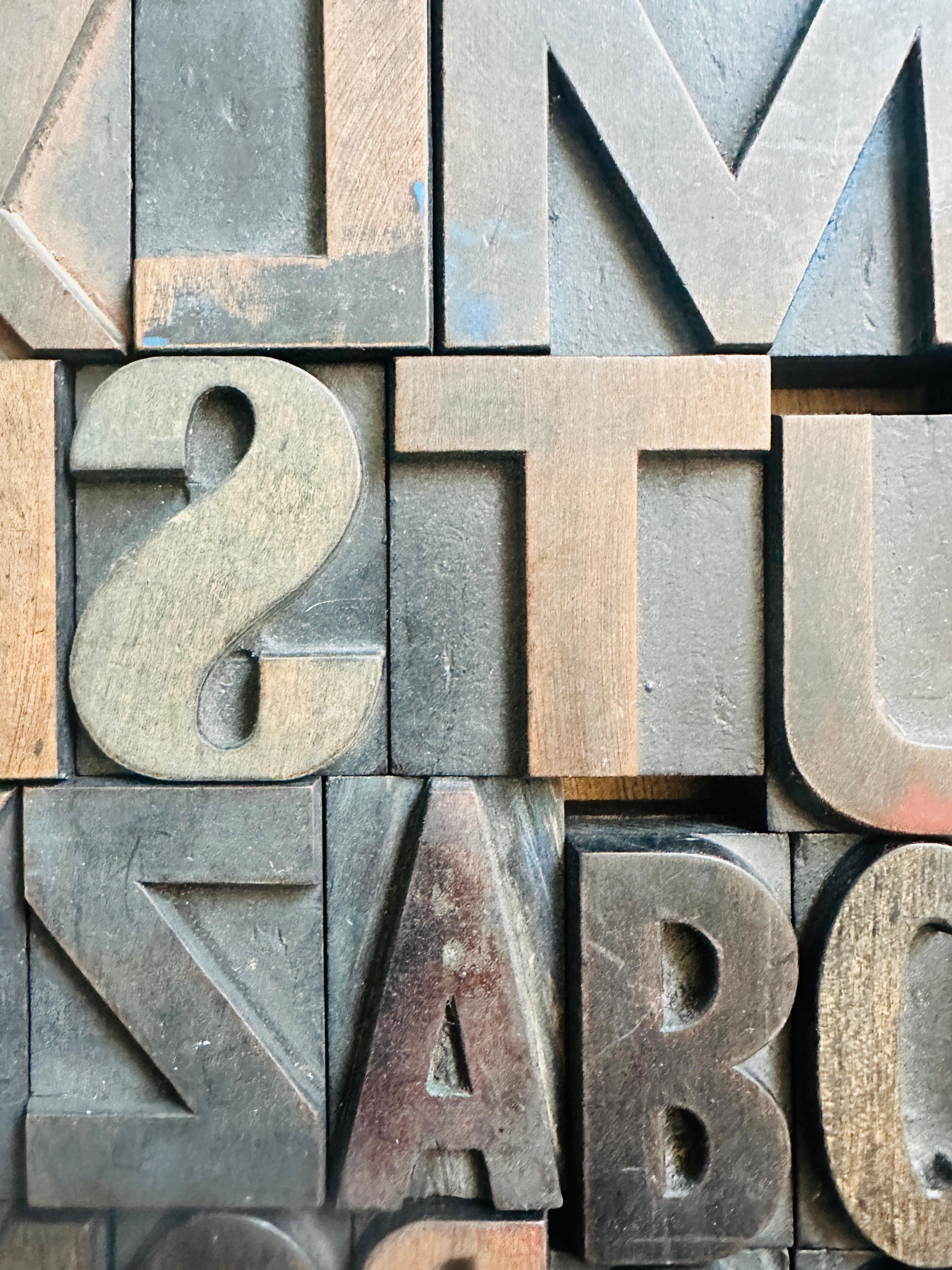 Vintage 1930s 3 Alphabet industrielle kommerzielle Holzbuchstaben Druckblöcke im Angebot 6