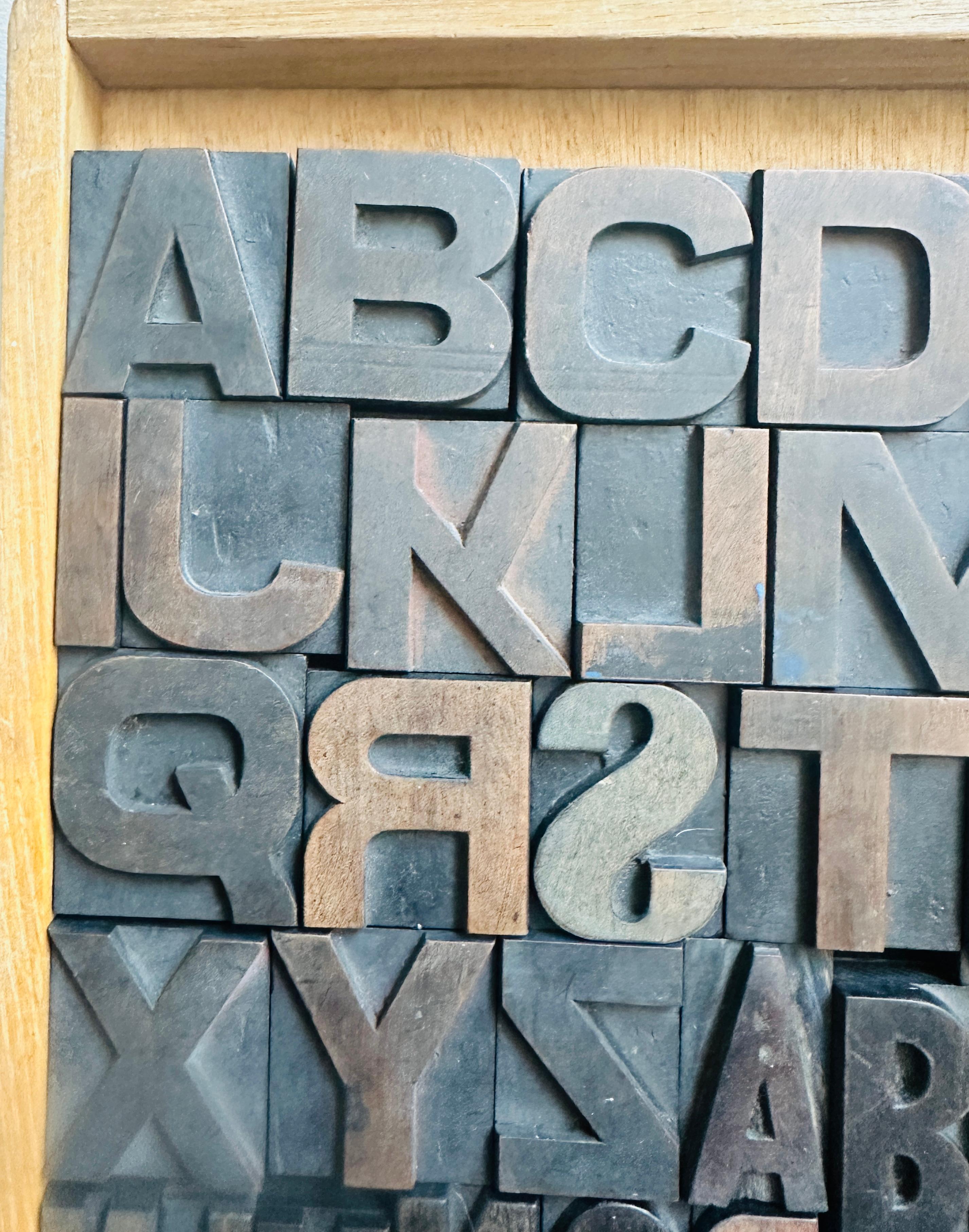 Vintage 1930s 3 Alphabet industrielle kommerzielle Holzbuchstaben Druckblöcke im Angebot 7