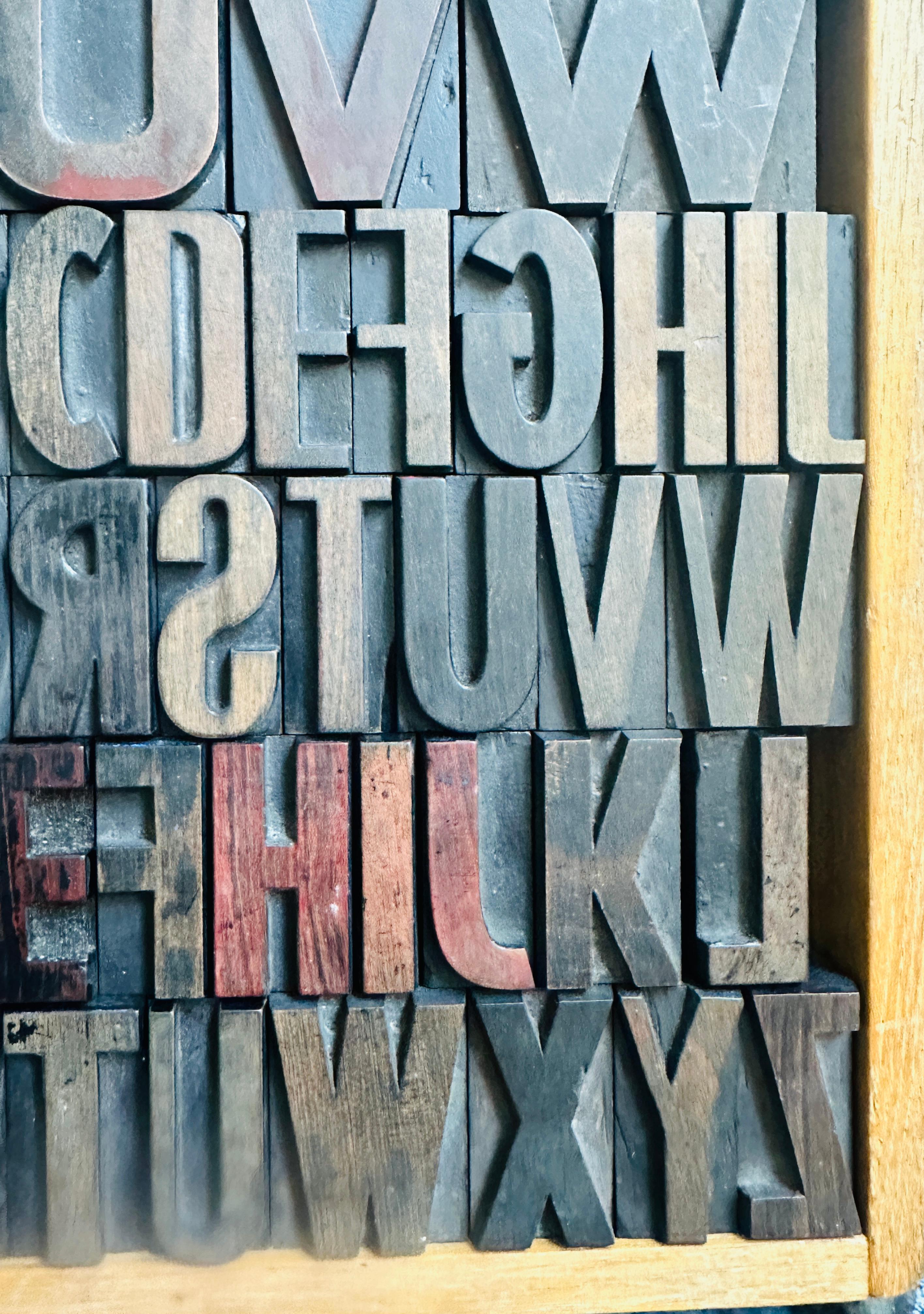 Vintage 1930s 3 Alphabet industrielle kommerzielle Holzbuchstaben Druckblöcke im Angebot 8