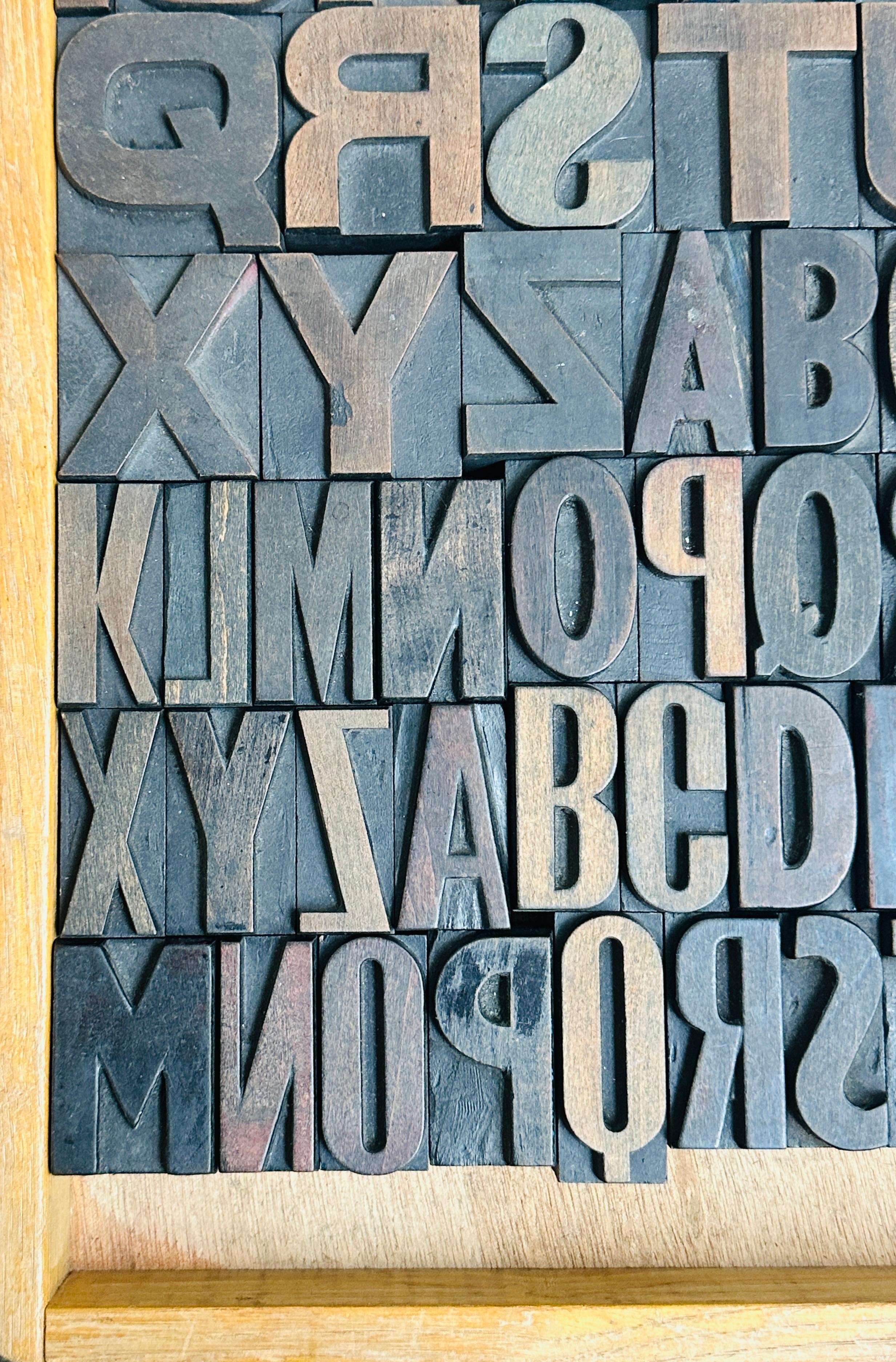 Vintage 1930s 3 Alphabet industrielle kommerzielle Holzbuchstaben Druckblöcke im Angebot 3