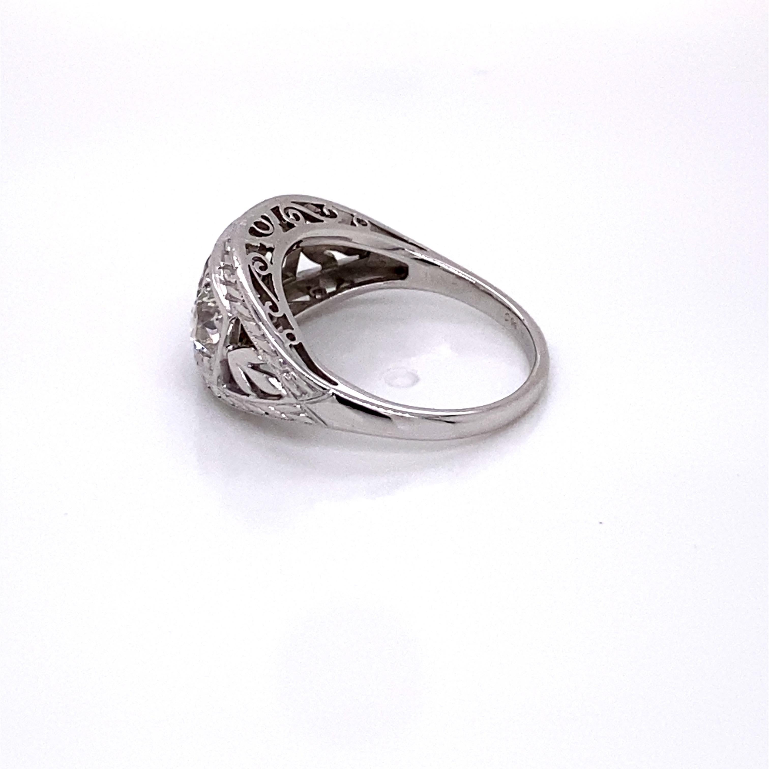 Vintage 1930s 3-Stone European Cut Diamond Platinum Ring 1.75 Carat For Sale 3
