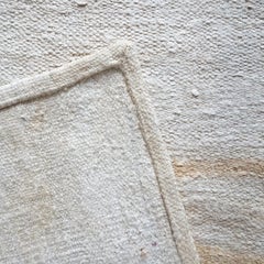 Vintage 1930er Anatolischer Hanfteppich in verblasstem Elfenbein und Beige, rustikaler türkischer Kilim