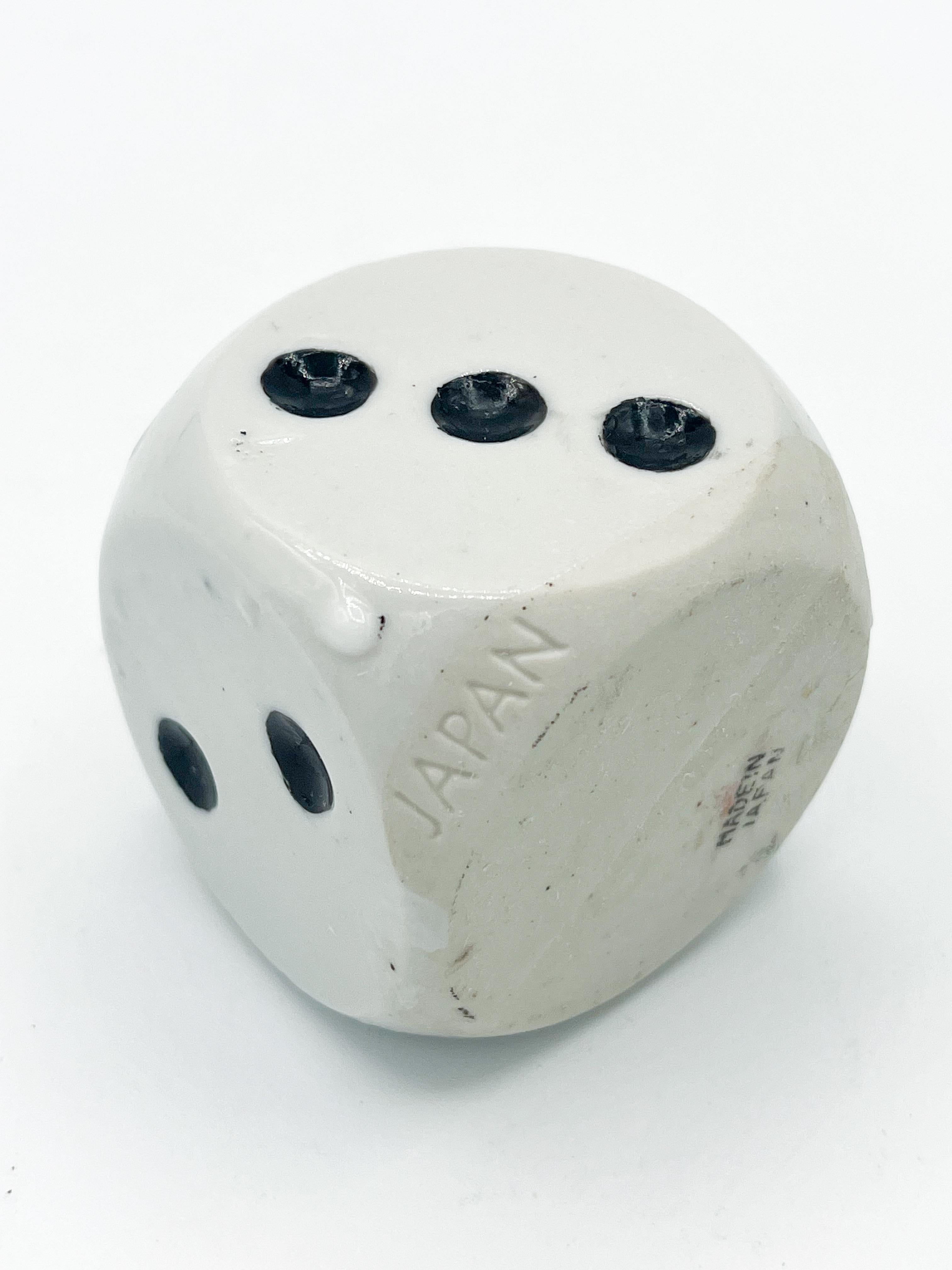 XX secolo Vintage 1930 Art Deco Figural Porcelain Dice Desk Ashtray Japan Black and White in vendita