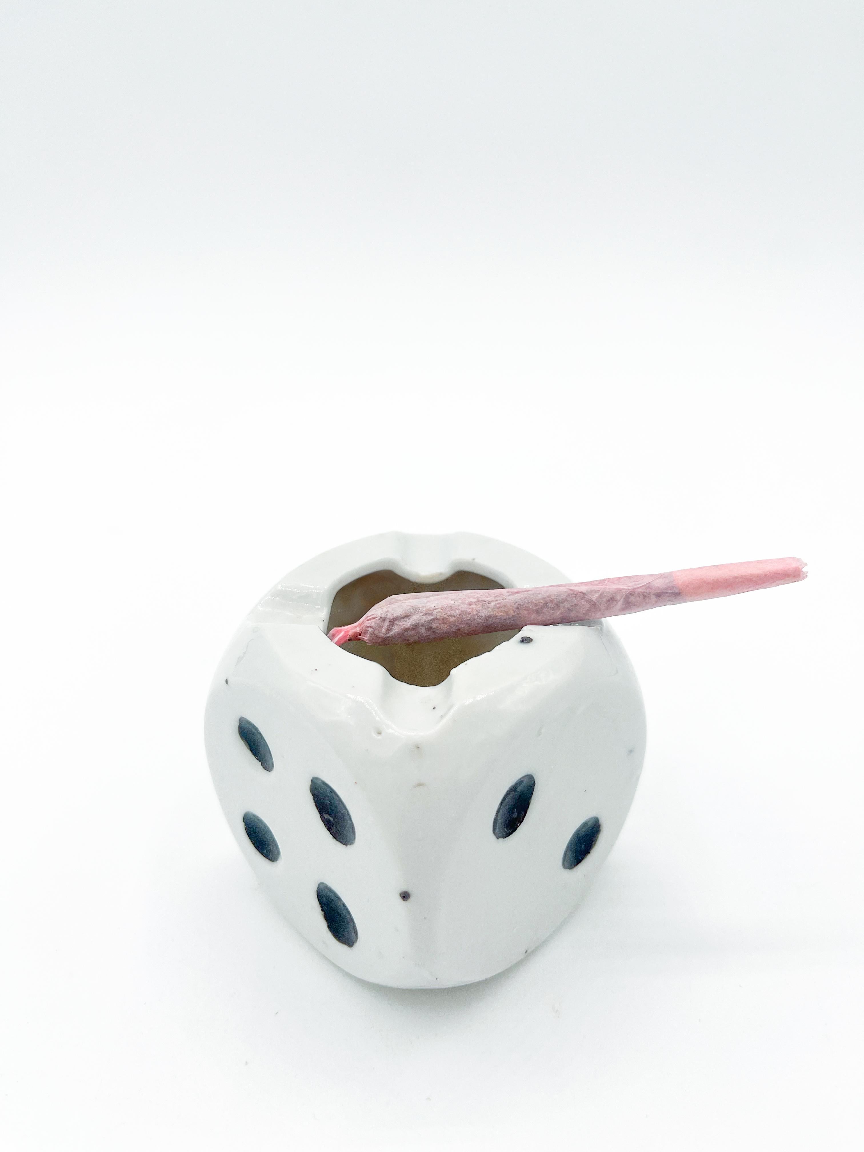 Porcellana Vintage 1930 Art Deco Figural Porcelain Dice Desk Ashtray Japan Black and White in vendita