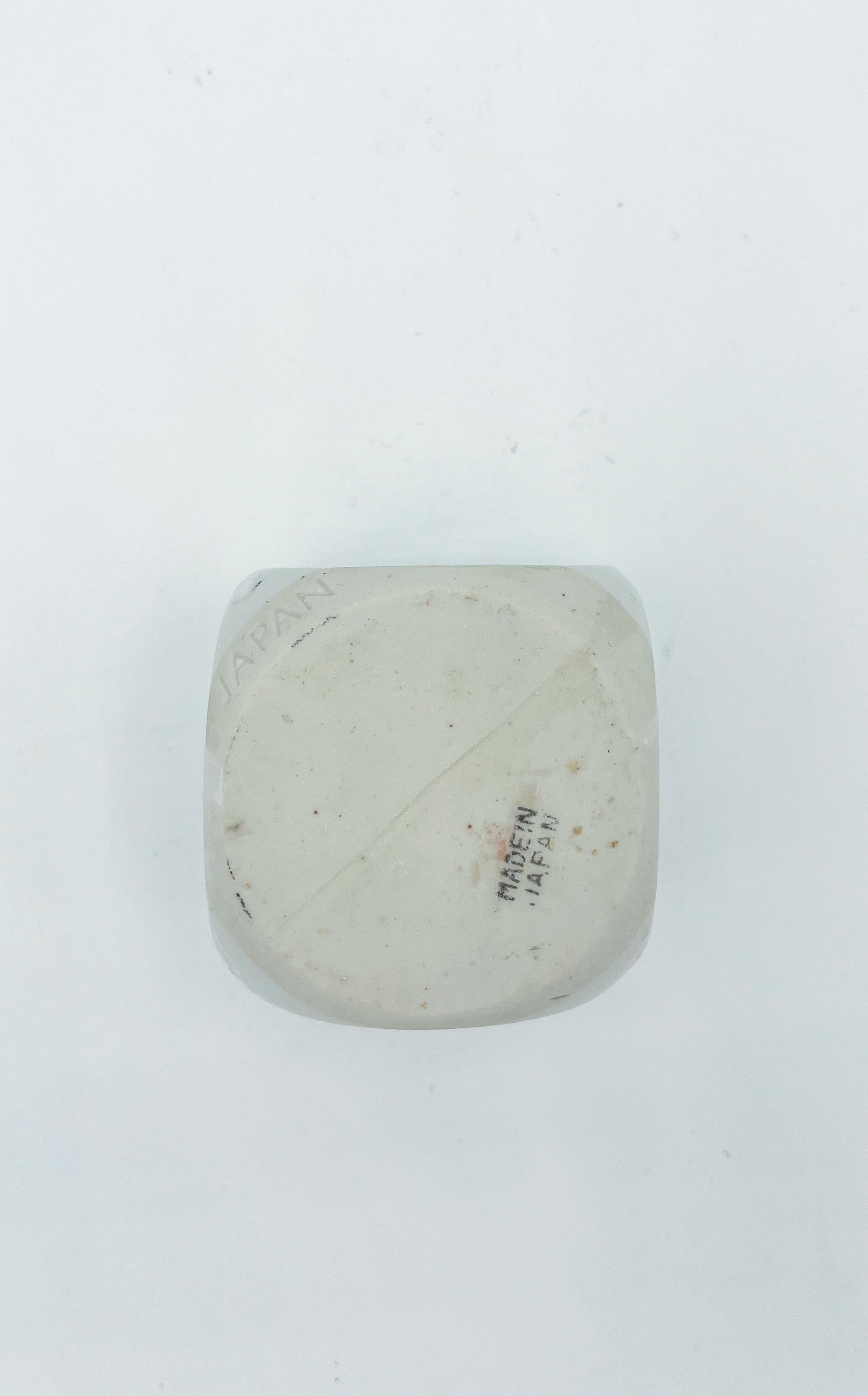 Vintage 1930 Art Deco Figural Porcelain Dice Desk Ashtray Japan Black and White in vendita 2
