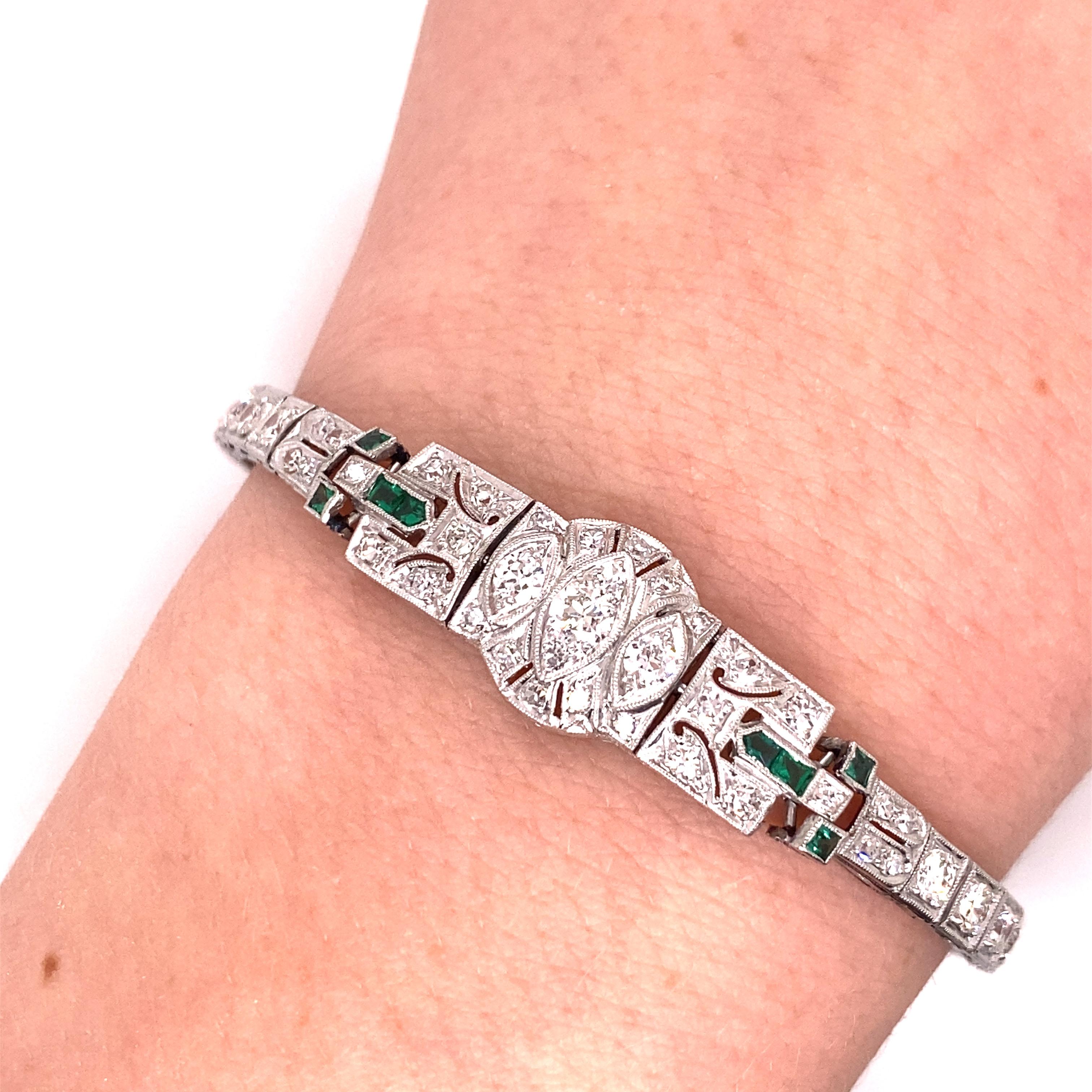 Vintage 1930er Jahre Art Deco Platin Diamant und Smaragd Armband im Zustand „Gut“ im Angebot in Boston, MA