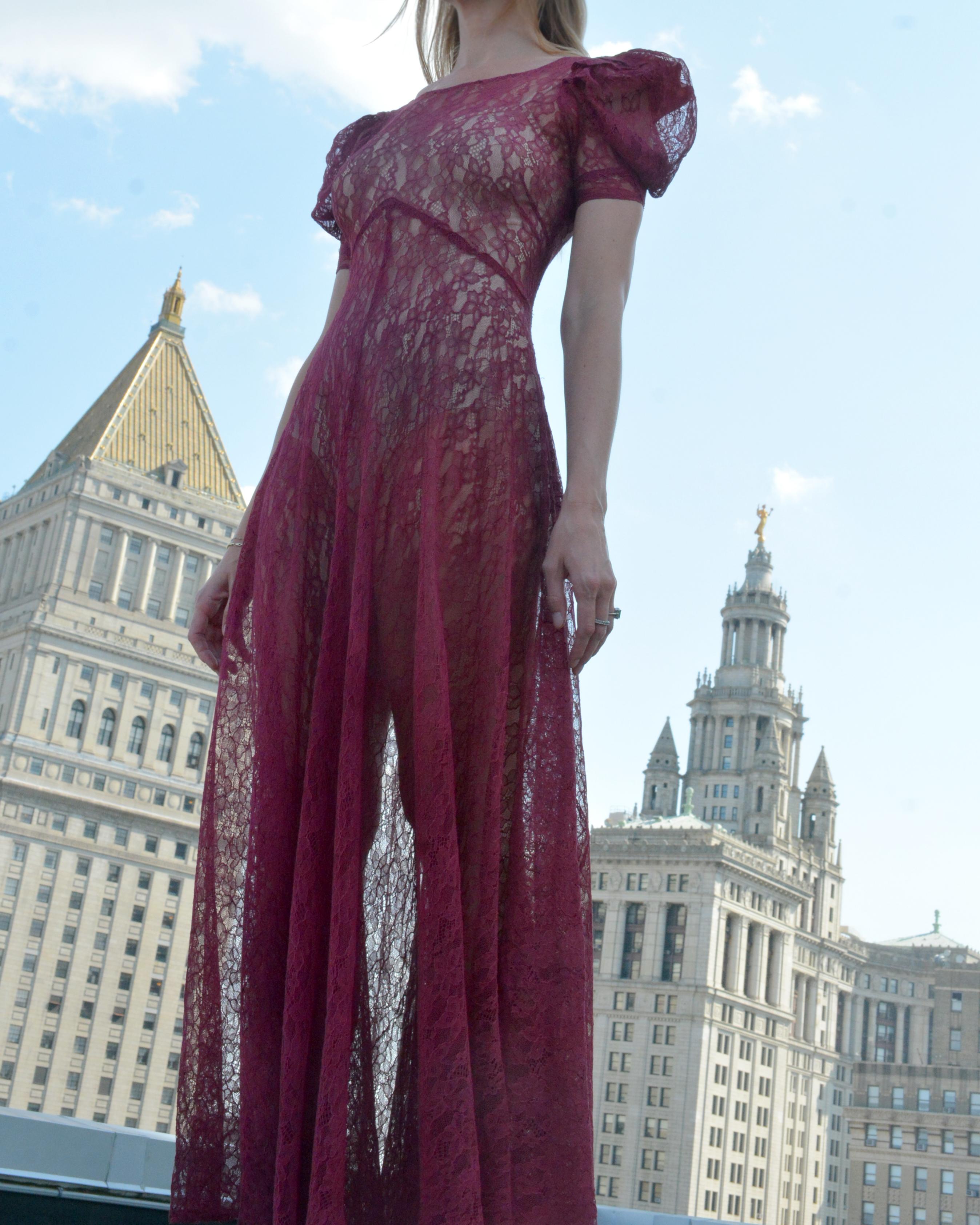 Vintage 1930s Bias-Cut Chantilly Lace Dress In Good Condition For Sale In New York, NY