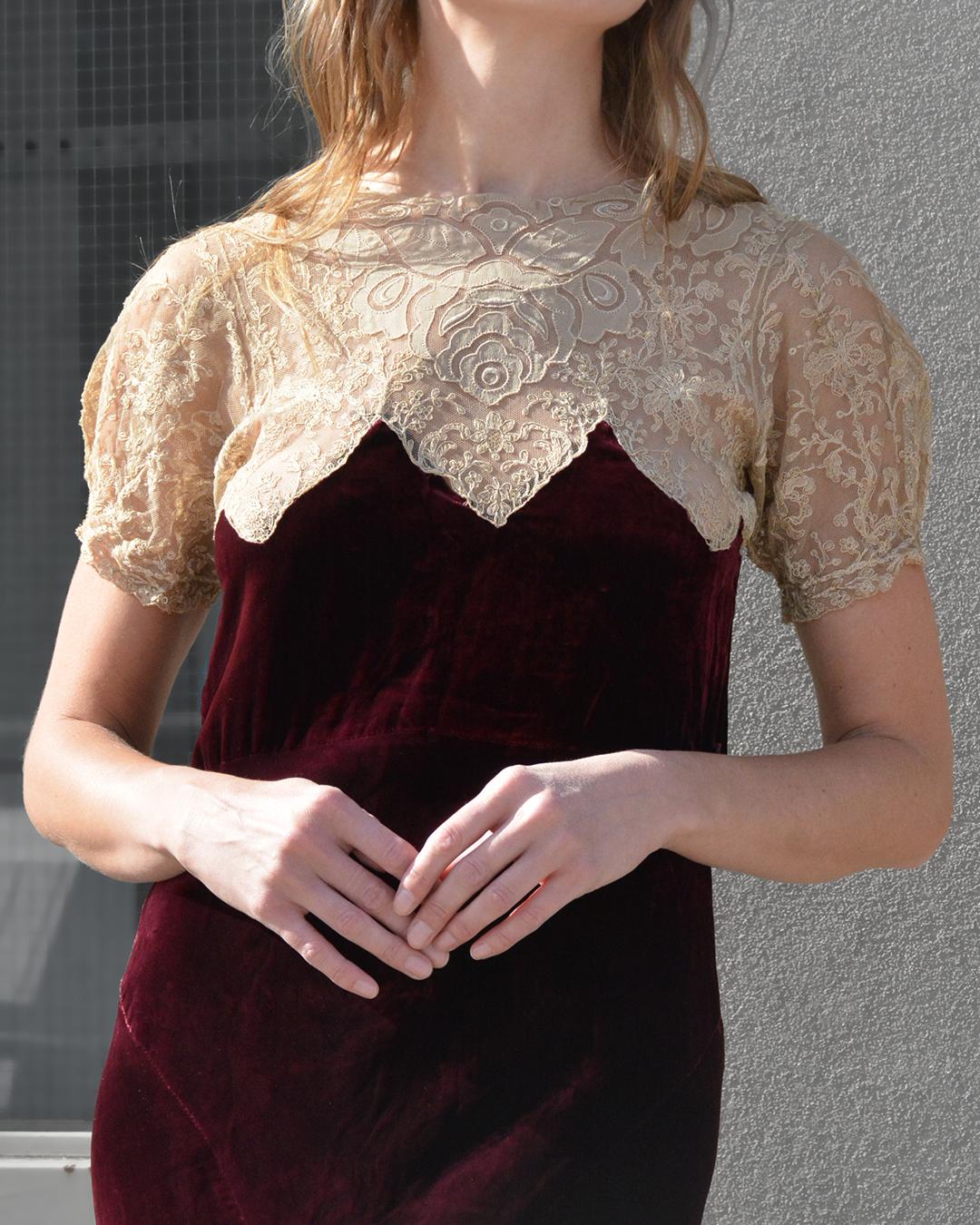 Vintage 1930s Bias-Cut Velvet and Lace Dress with Bolero For Sale 10