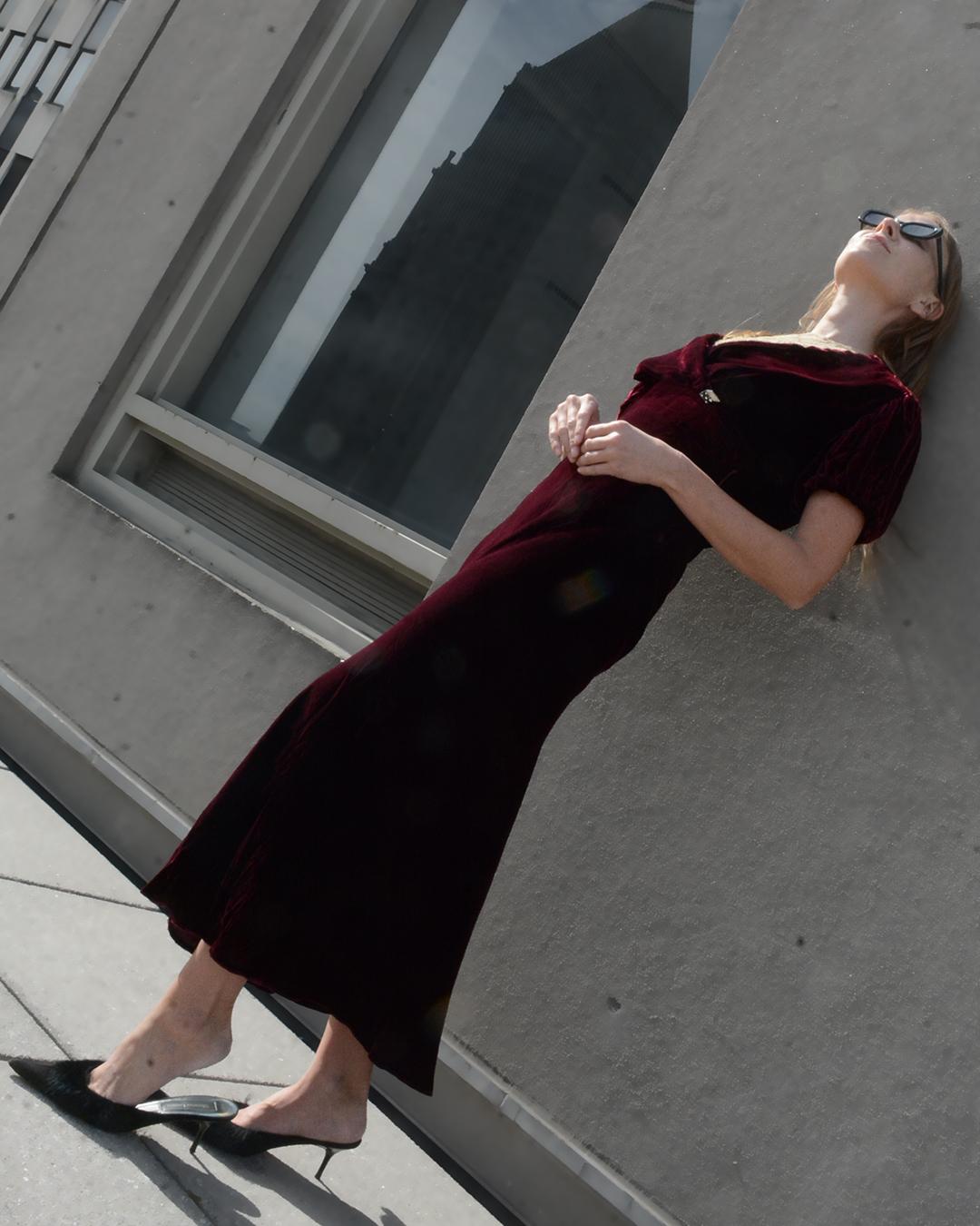 Vintage 1930s Bias-Cut Velvet and Lace Dress with Bolero For Sale 13