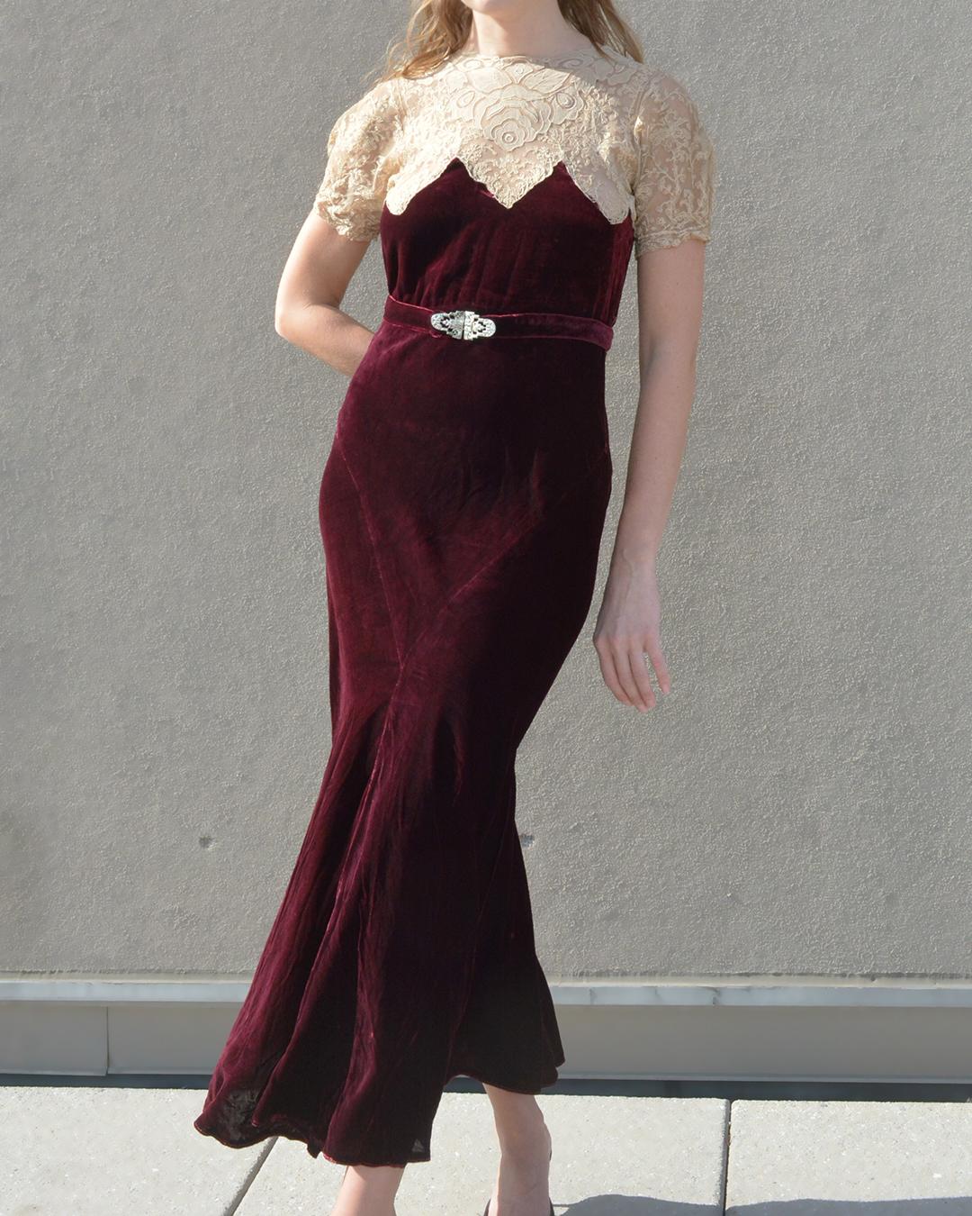 This vintage 1930s bias-cut velvet dress is an absolutely stunning example of 1930s fashion. It is becoming increasingly (very) rare to find these 1930s dresses in this beautiful, wearable condition. It is crafted from pure silk velvet (they really