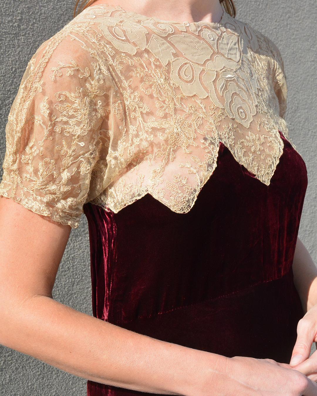 Vintage 1930s Bias-Cut Velvet and Lace Dress with Bolero For Sale 2