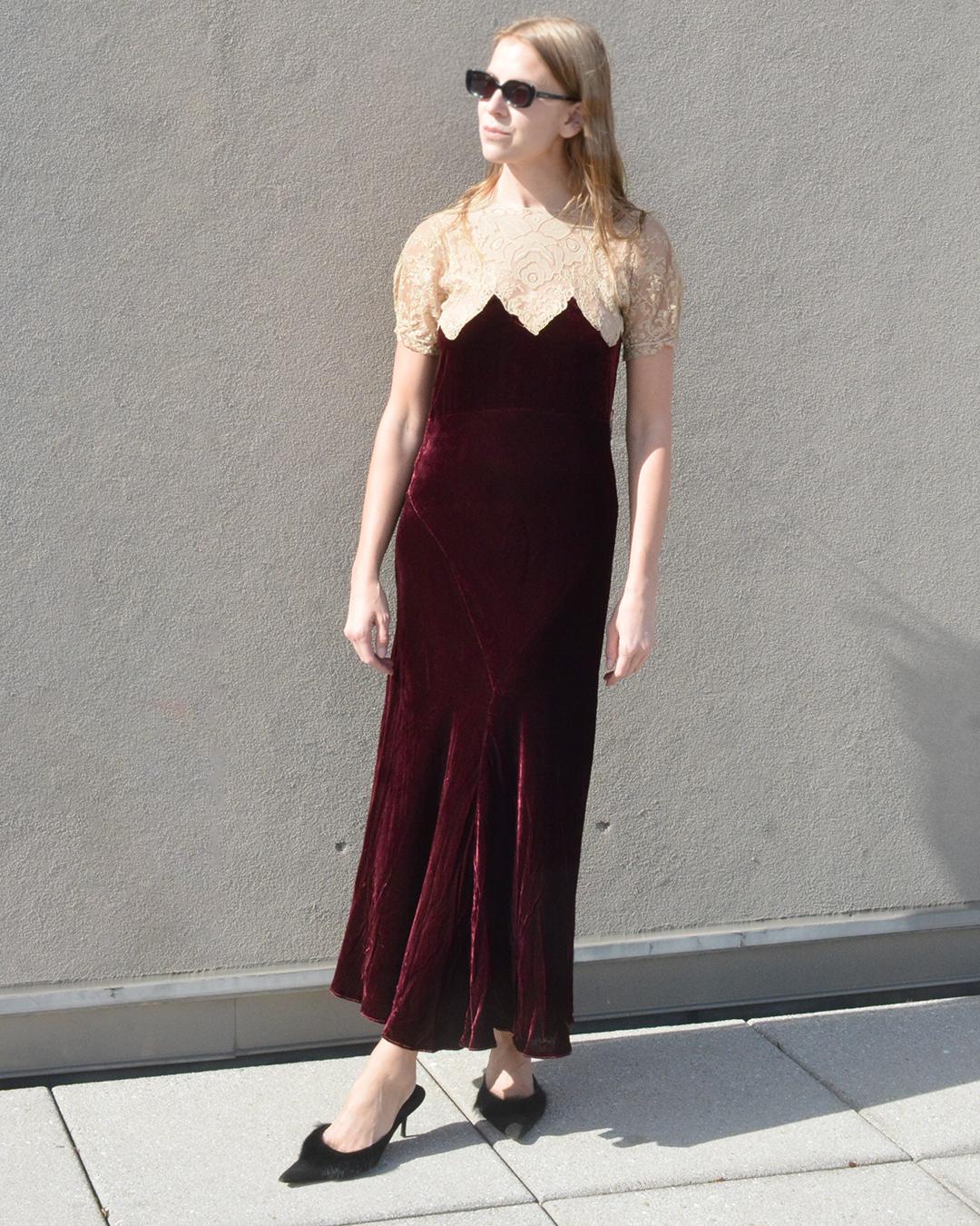 Vintage 1930s Bias-Cut Velvet and Lace Dress with Bolero For Sale 4