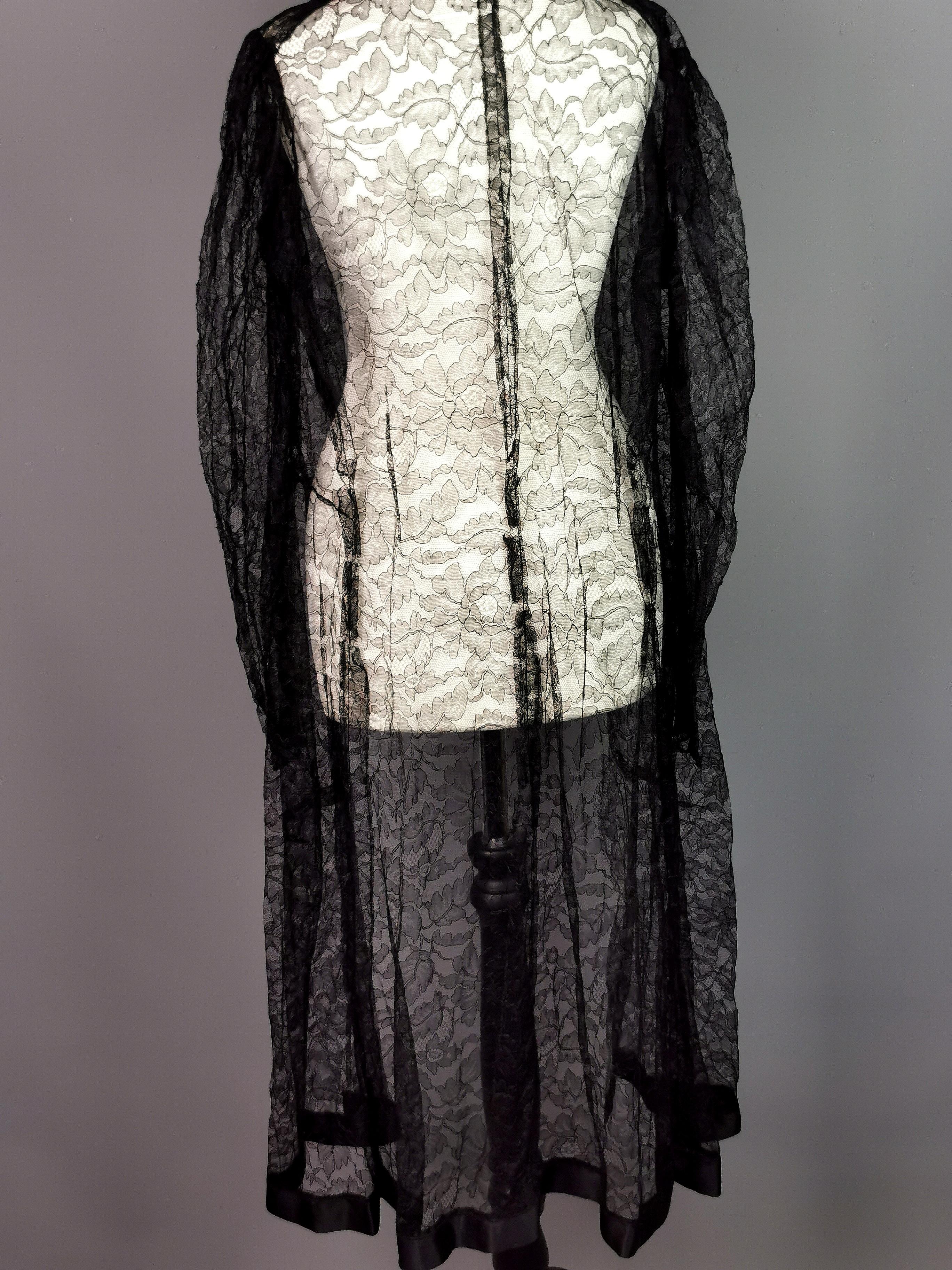 Vintage 1930s Black Chantilly lace jacket, evening coat  For Sale 7
