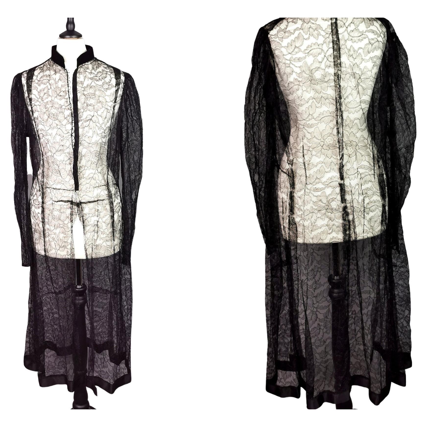 Vintage 1930s Black Chantilly lace jacket, evening coat  For Sale