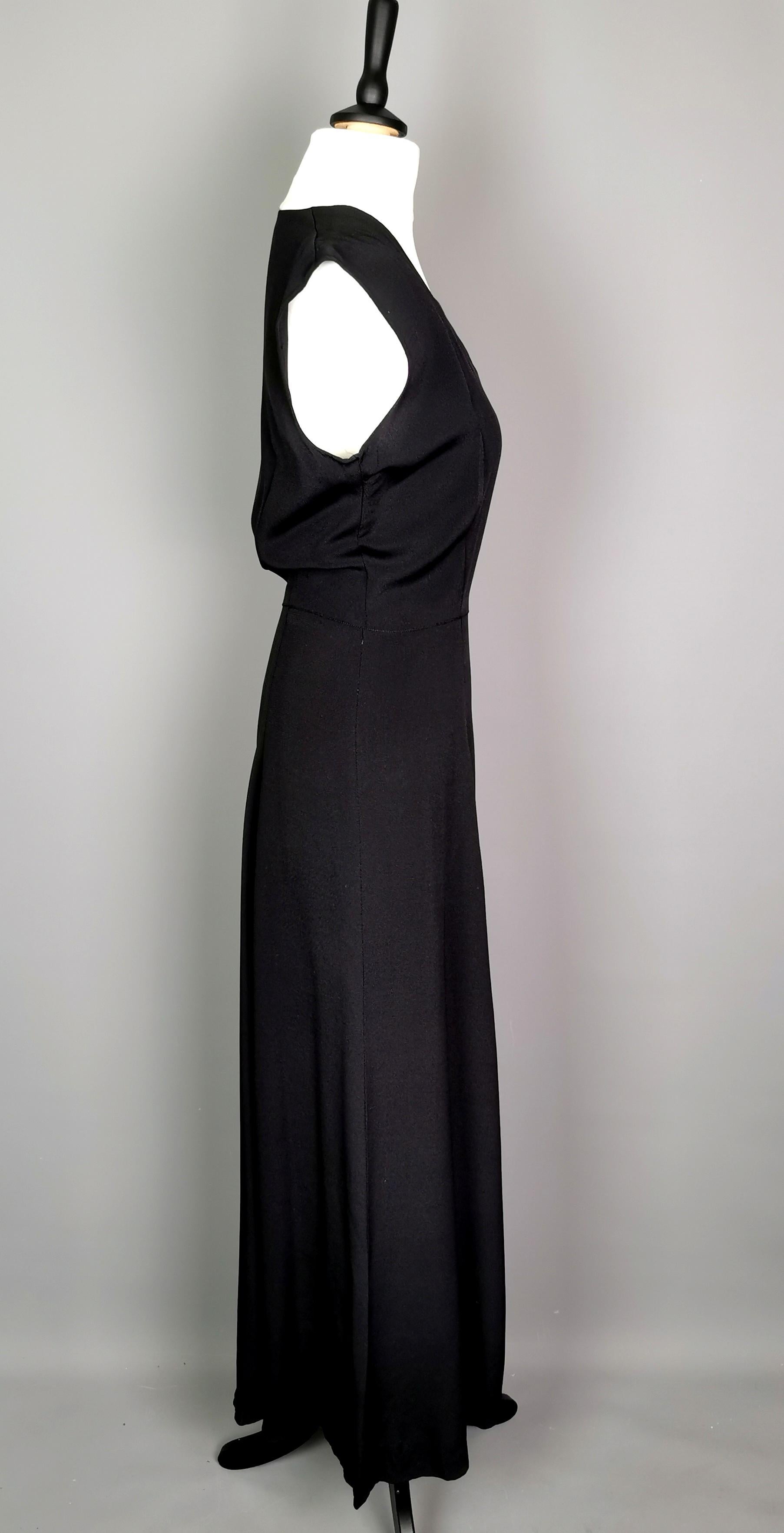 Vintage 1930s Black rayon crepe bombshell dress, gold lame, evening gown  In Good Condition For Sale In NEWARK, GB