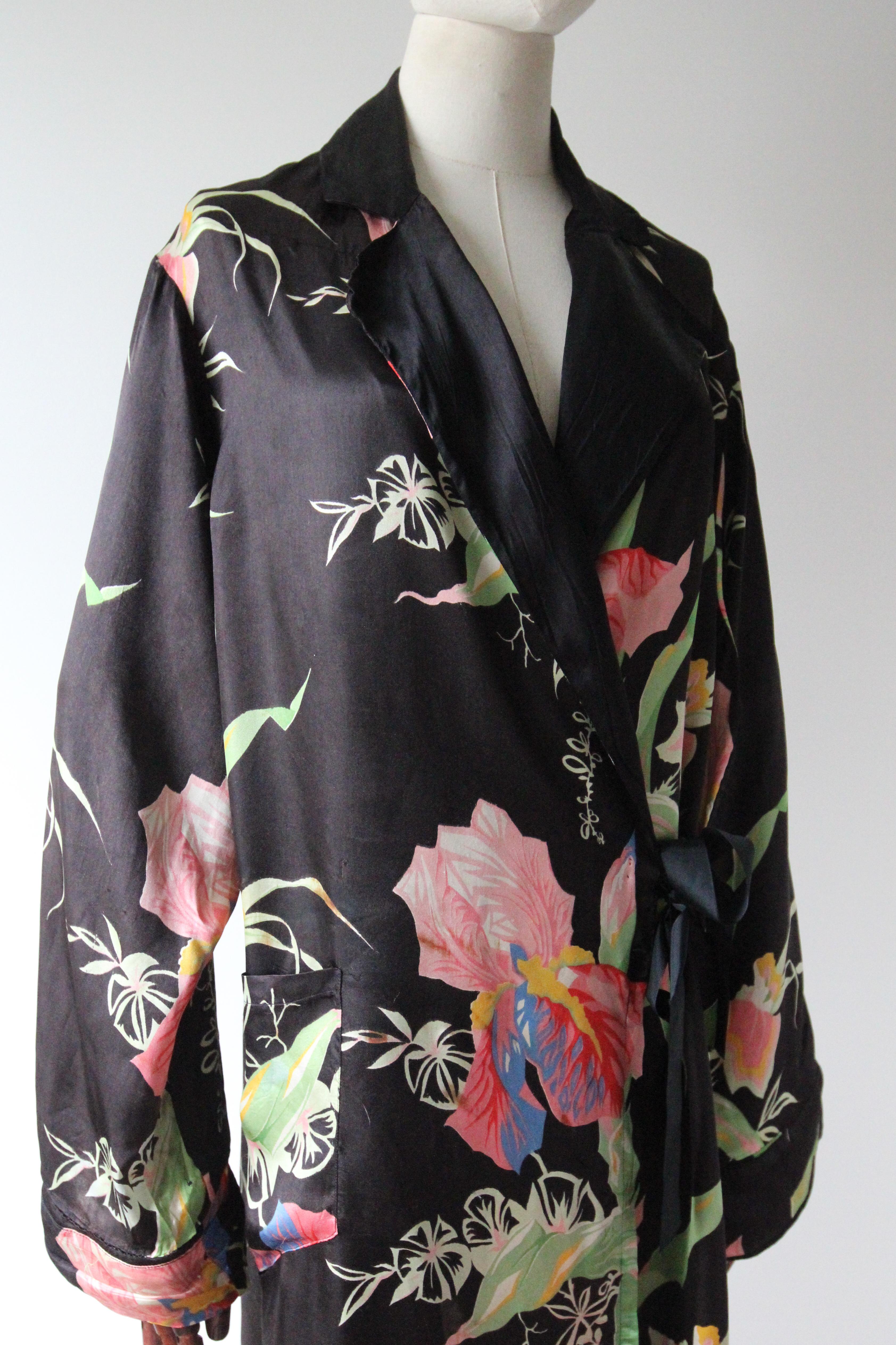 Vintage 1930's black silk floral iris print dressing gown 1940's lingerie In Good Condition In Cheltenham, GB