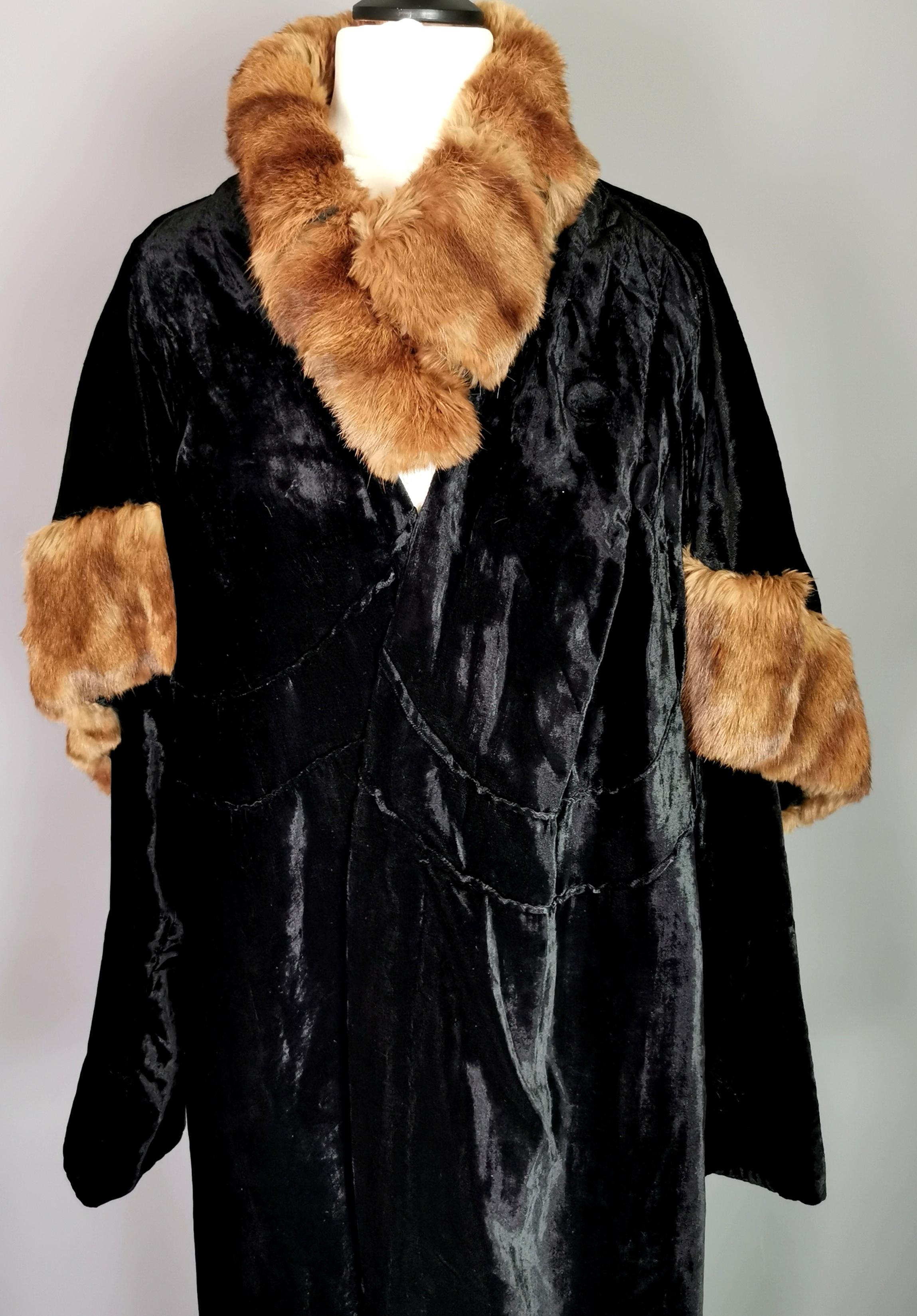 Women's Vintage 1930's Black silk velvet opera cape, caped sleeve, Mink fur trim 