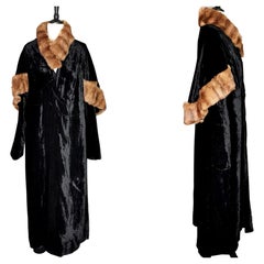 Vintage 1930's Black silk velvet opera cape, caped sleeve, Mink fur trim 