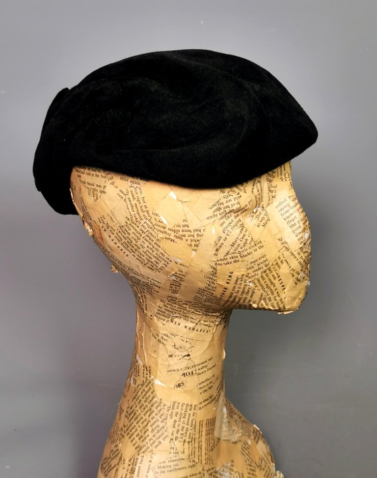 Vintage 1930's Black velvet fascinator pillbox hat For Sale at 1stDibs