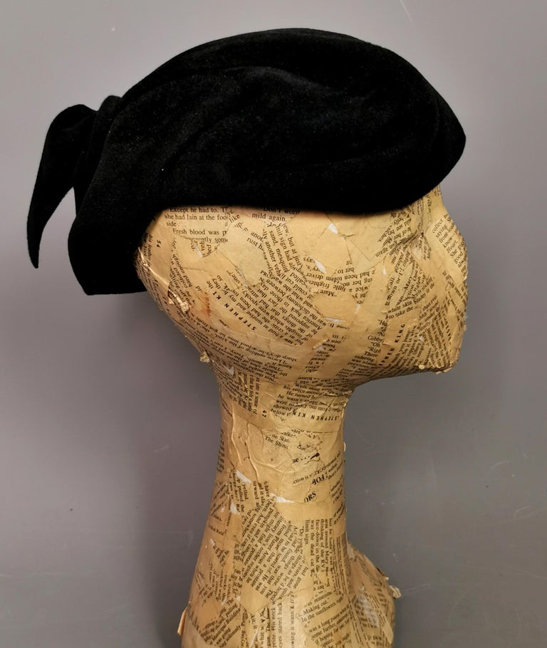 Vintage 1930's Black velvet fascinator pillbox hat For Sale at 1stDibs