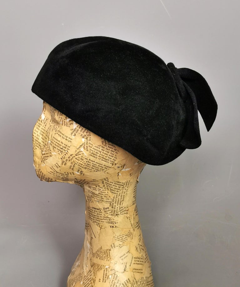 Vintage 1930's Black velvet fascinator pillbox hat For Sale at 1stDibs
