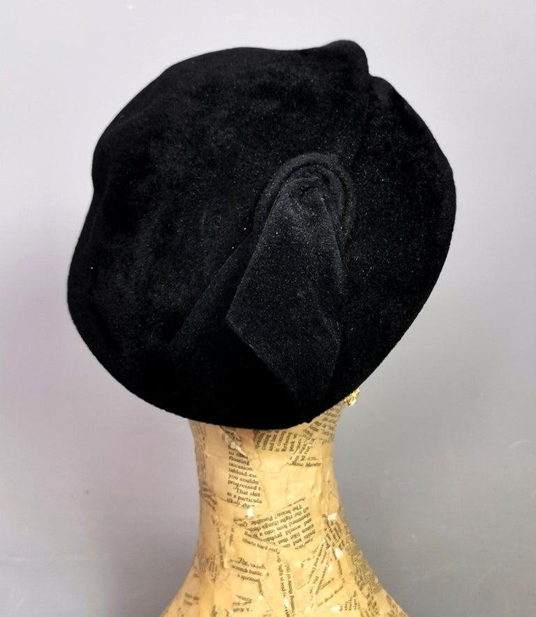 Vintage 1930's Black velvet fascinator pillbox hat For Sale at 1stDibs