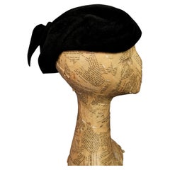 Vintage 1930's Black velvet fascinator pillbox hat 