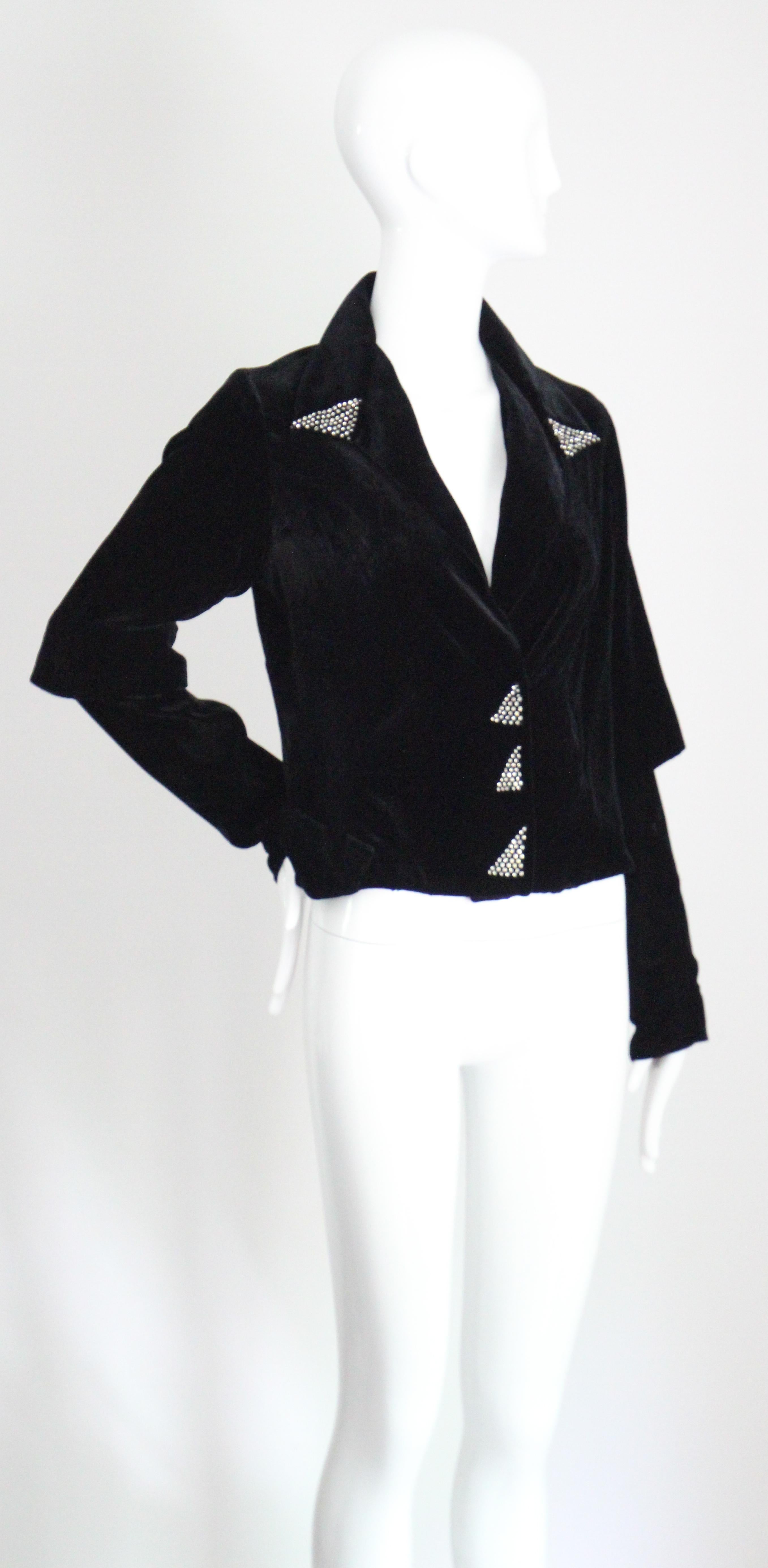 Vintage 1930's black velvet jacket vintage rhinestone jacket UK 10-12 US 6-8 Bon état - En vente à Cheltenham, GB