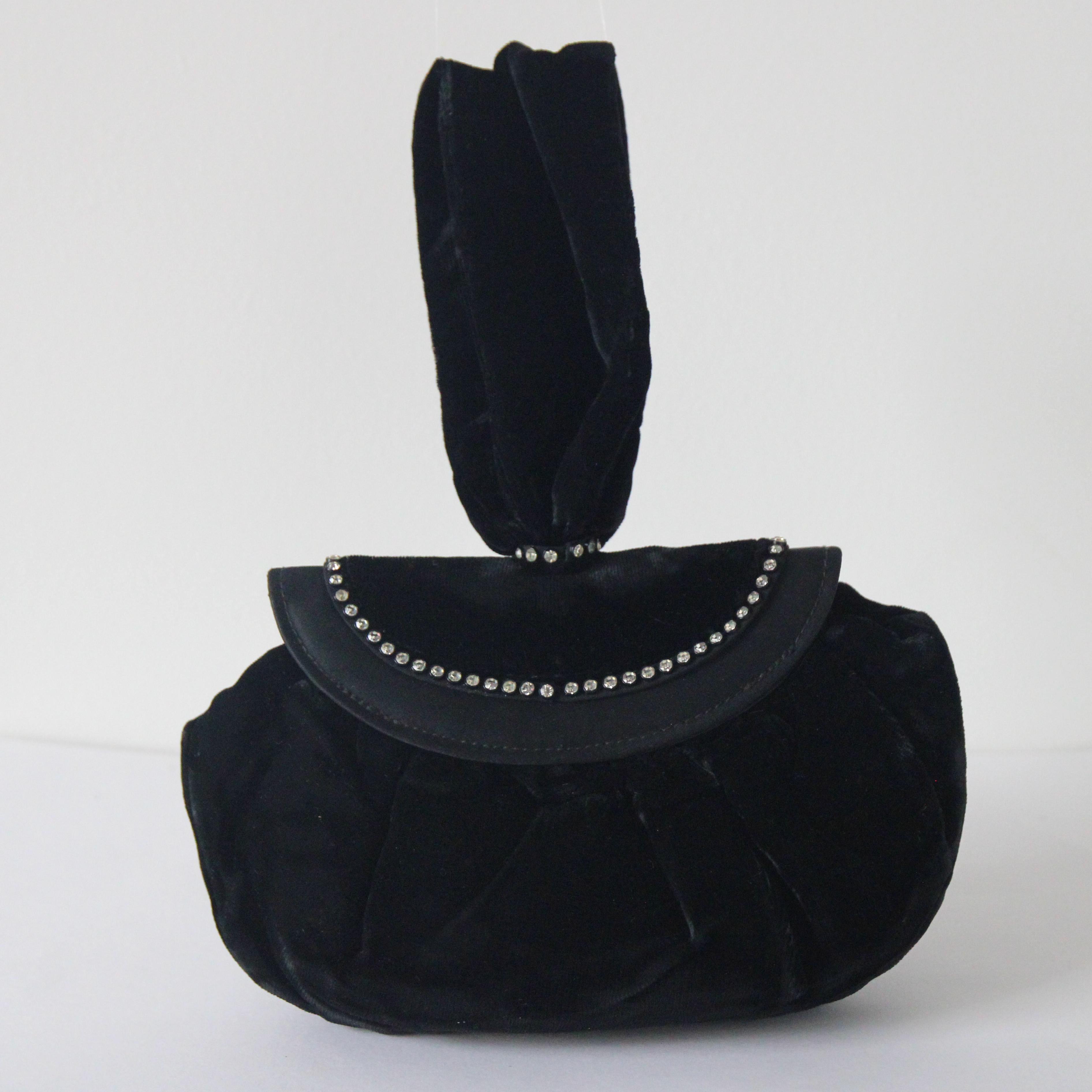Vintage 1930's Black Velvet Rhinestone Wristlet Bag 1930s Art Deco Evening Bag Unisexe en vente