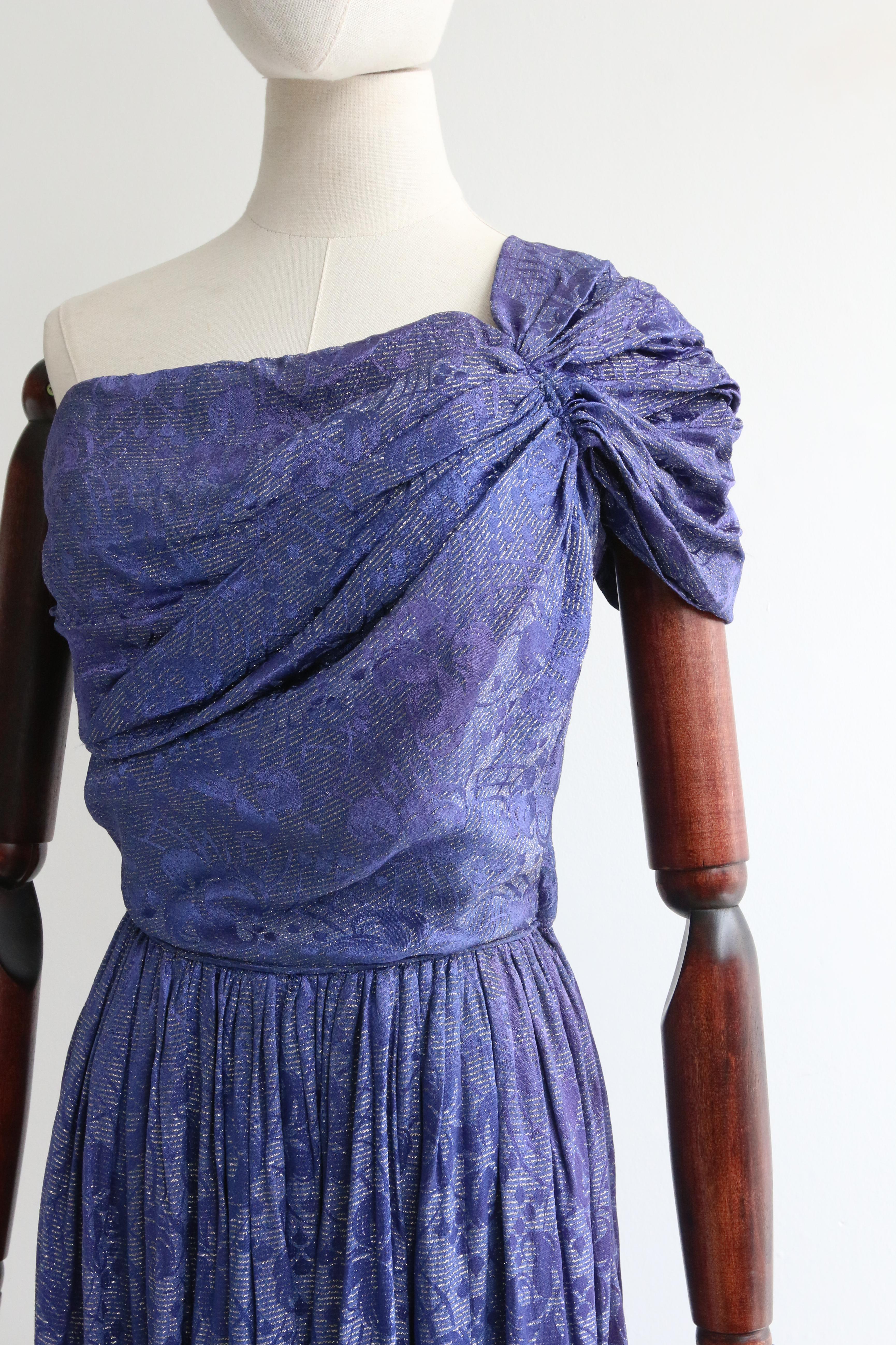 Vestido de noche de seda azul floral de lamé plateado vintage de los años 30 vestido de un hombro UK 8 Púrpura en venta
