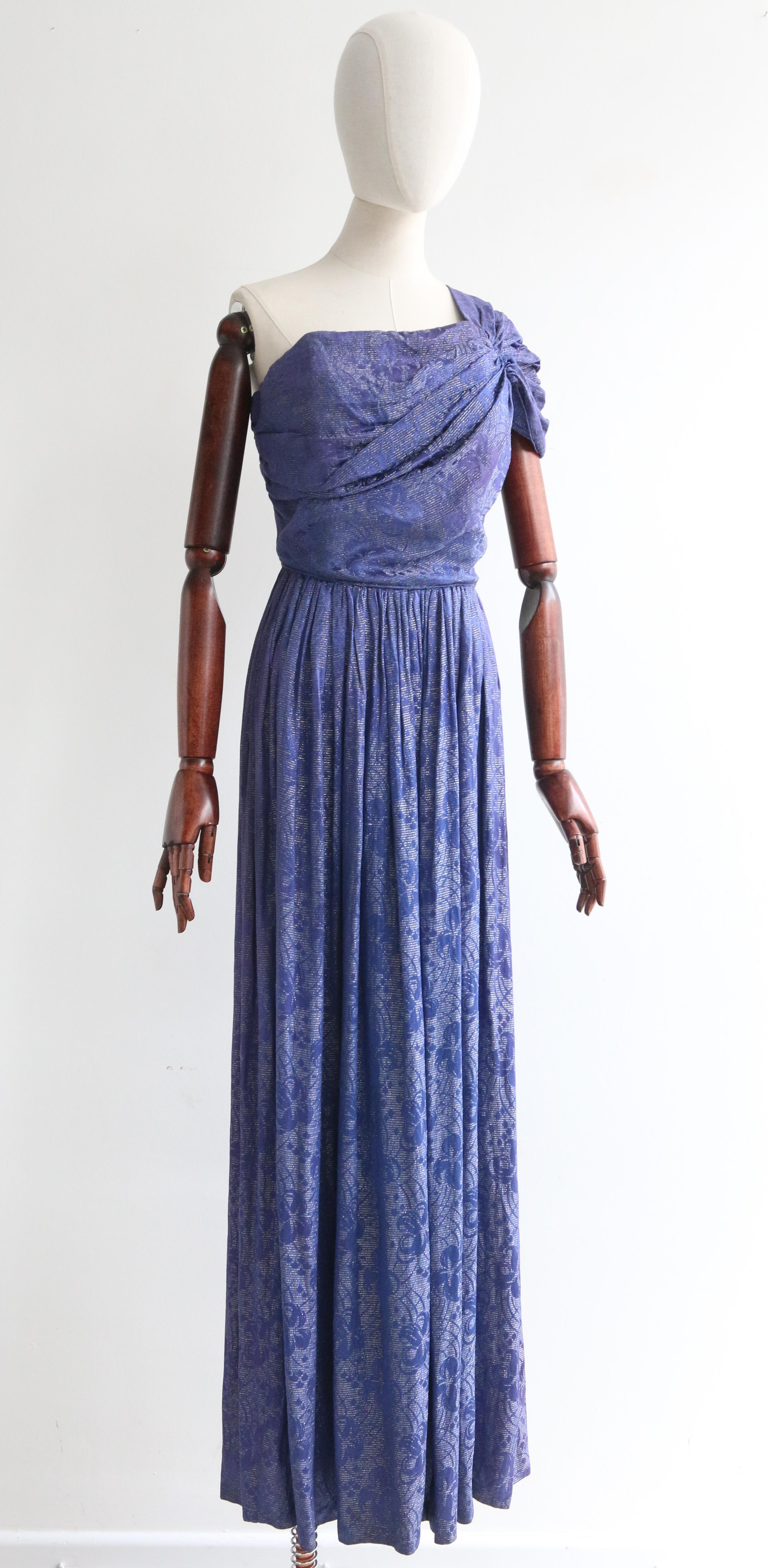 Vestido de noche de seda azul floral de lamé plateado vintage de los años 30 vestido de un hombro UK 8 en Bueno estado para la venta en Cheltenham, GB