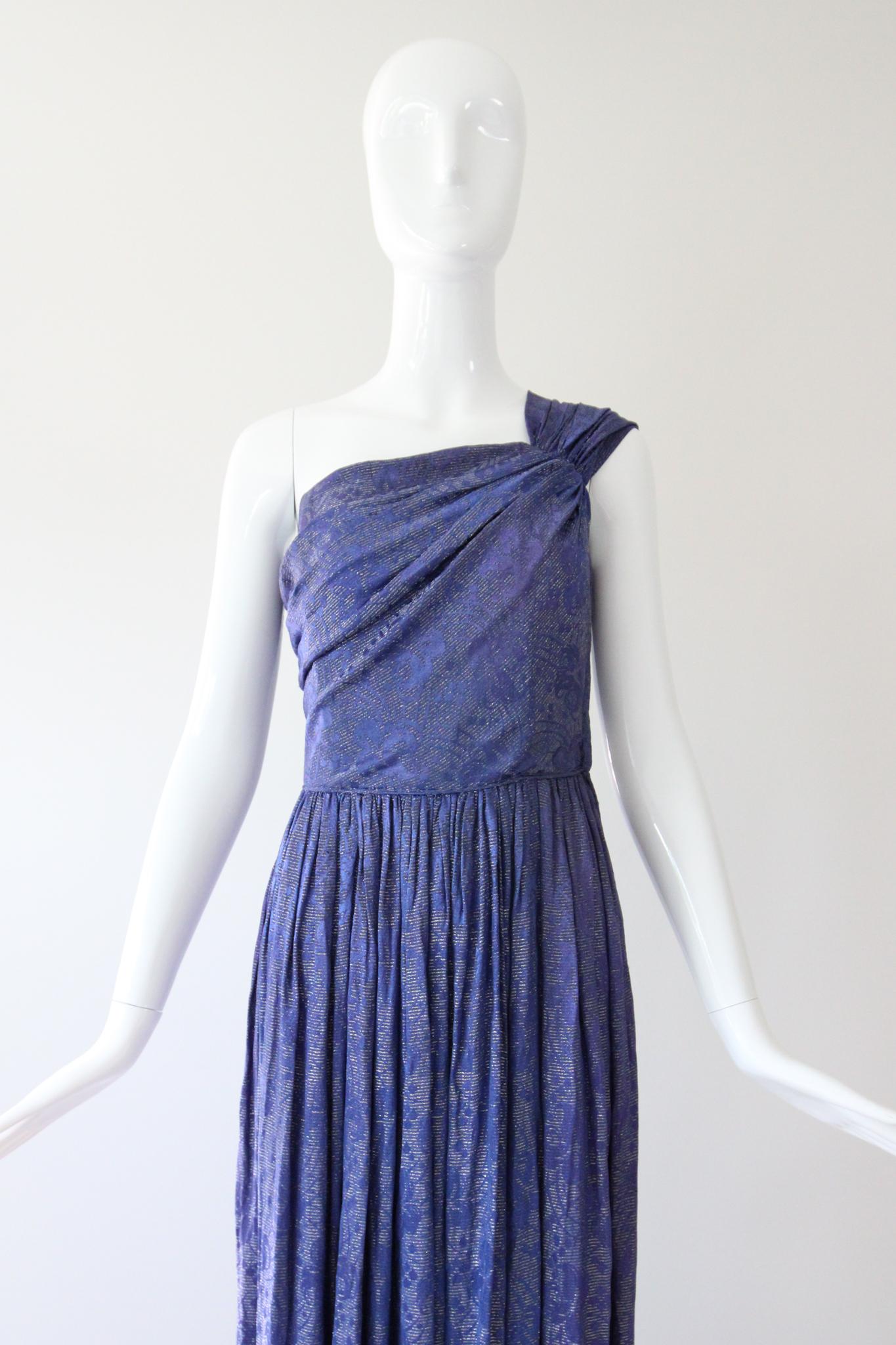 Vintage 1930's evening gown Silver Lamé Silk Gown one shoulder dress UK 8 US 4 In Good Condition For Sale In Cheltenham, GB