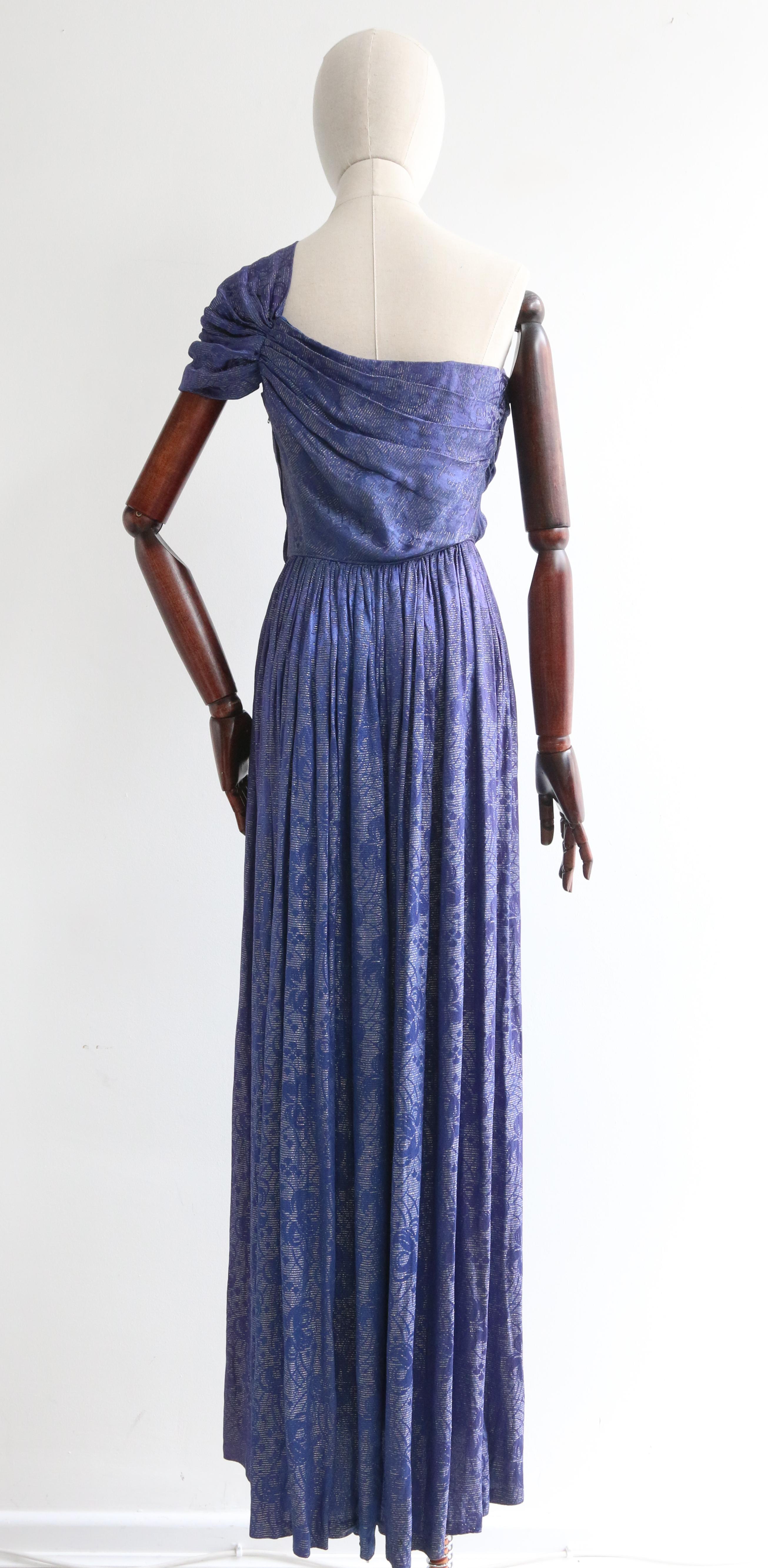 Vestido de noche de seda azul floral de lamé plateado vintage de los años 30 vestido de un hombro UK 8 en venta 2