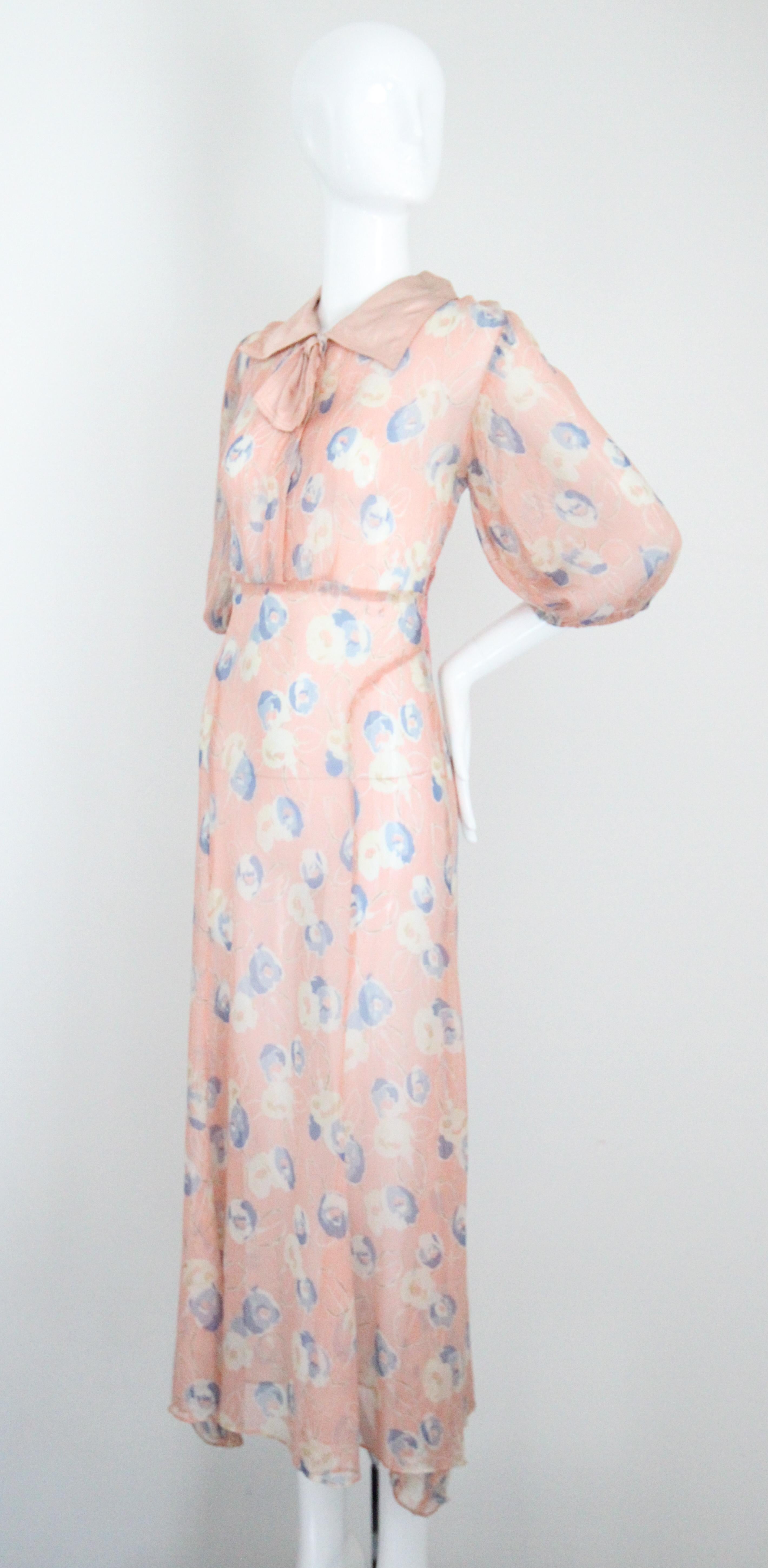 Vintage 1930's Blush Pink Blue Floral Day Dress Bow 1930s Rayon Dress UK 8 US 4 For Sale 3