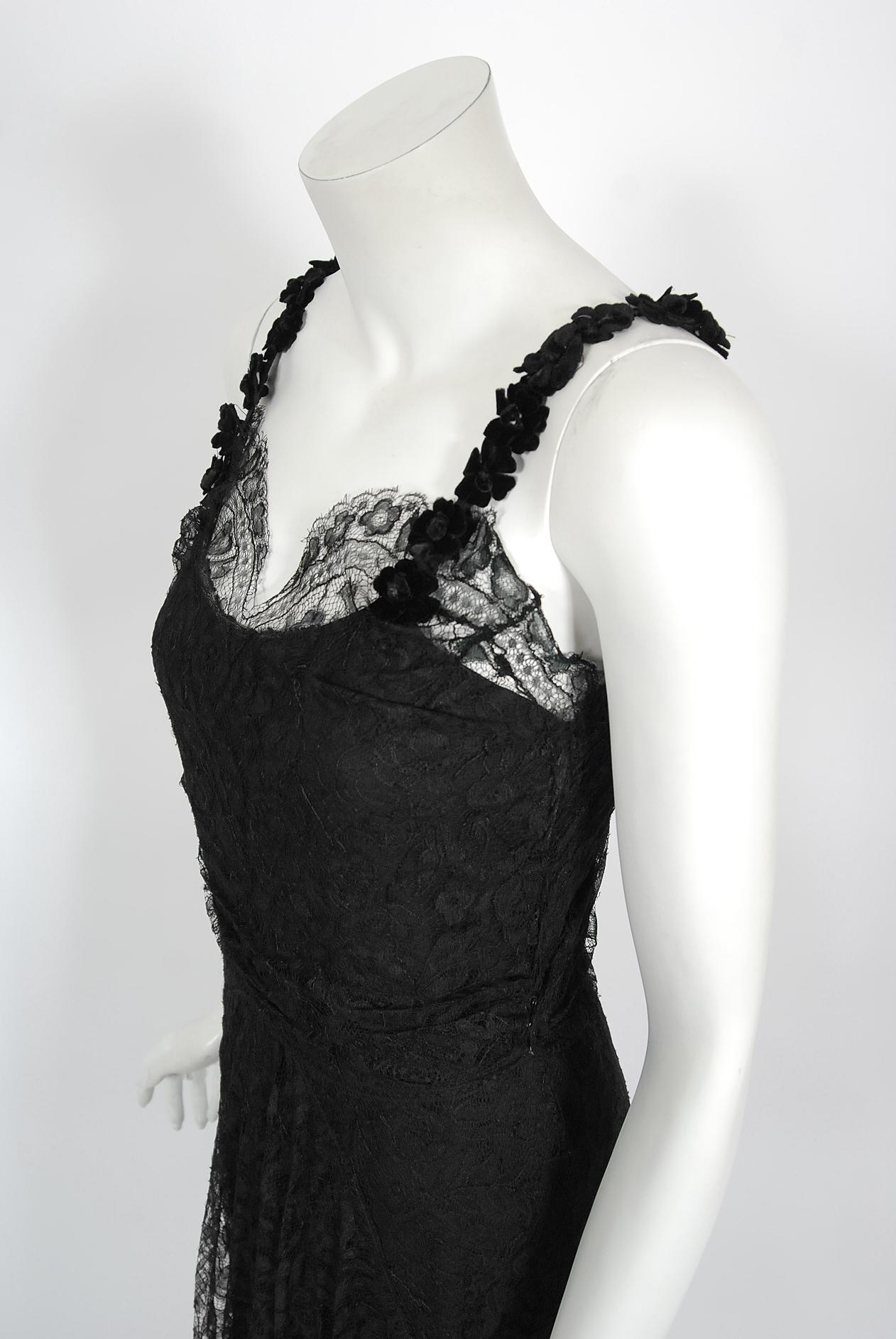 Vintage 1930's BONWIT TELLER Couture Schwarzes Kleid mit Spitzenapplikationen und Schrägschnitt im Angebot 8