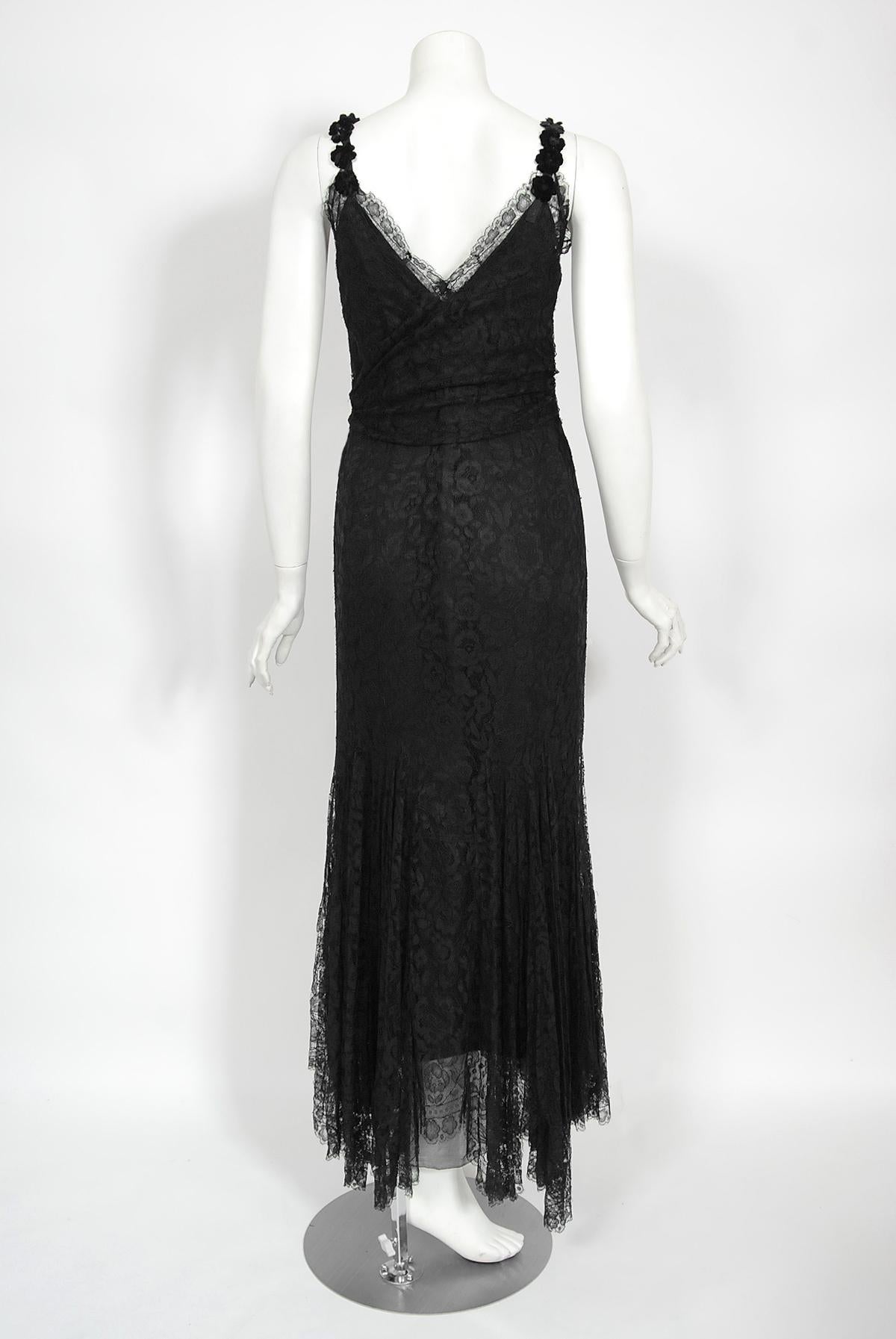 Vintage 1930's BONWIT TELLER Couture Schwarzes Kleid mit Spitzenapplikationen und Schrägschnitt im Angebot 9