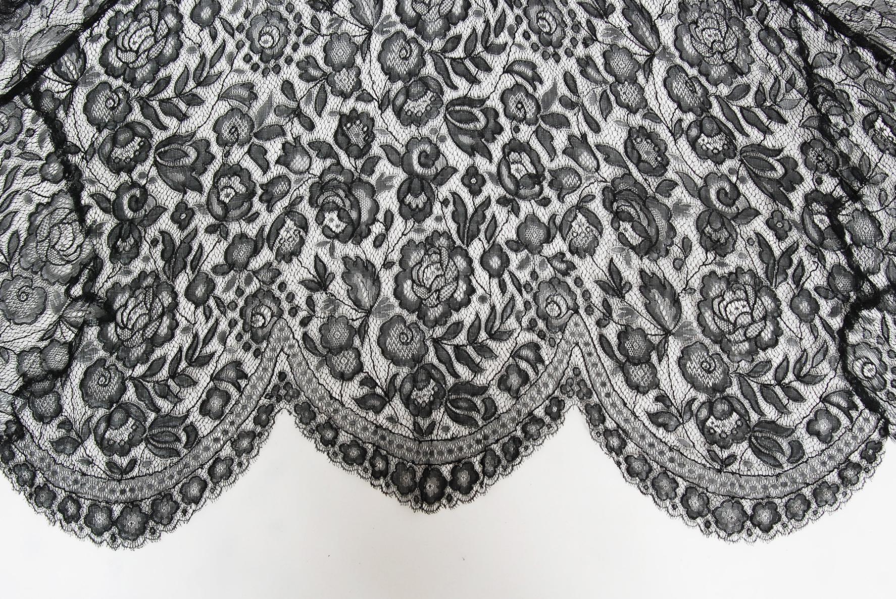 Vintage 1930's Bonwit Teller Couture Black Scalloped Lace Appliqué Bias-Cut Gown For Sale 3