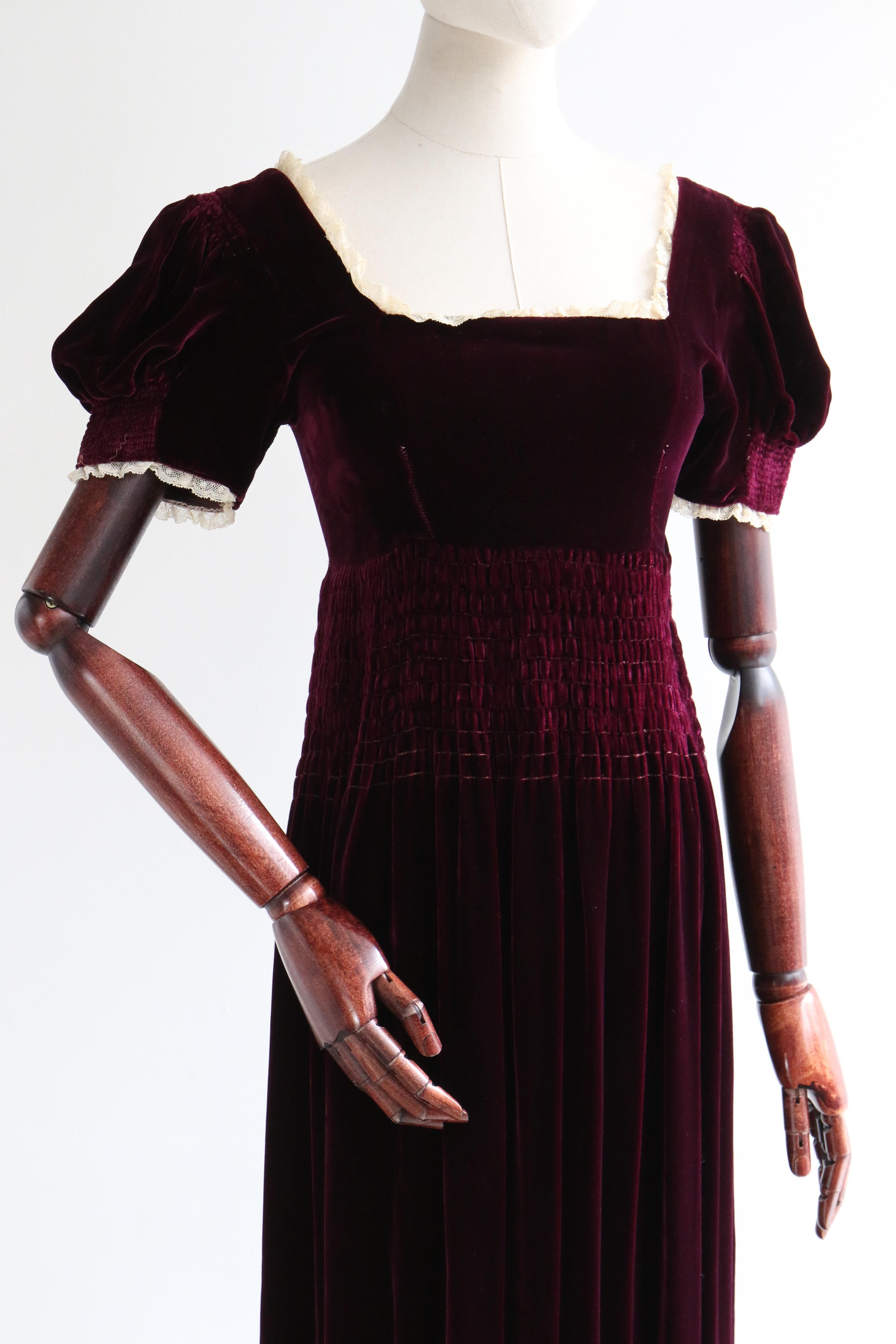 Vintage 1930's Burgundy Silk Velvet Dress UK 6-8 US 2-4 In Good Condition For Sale In Cheltenham, GB