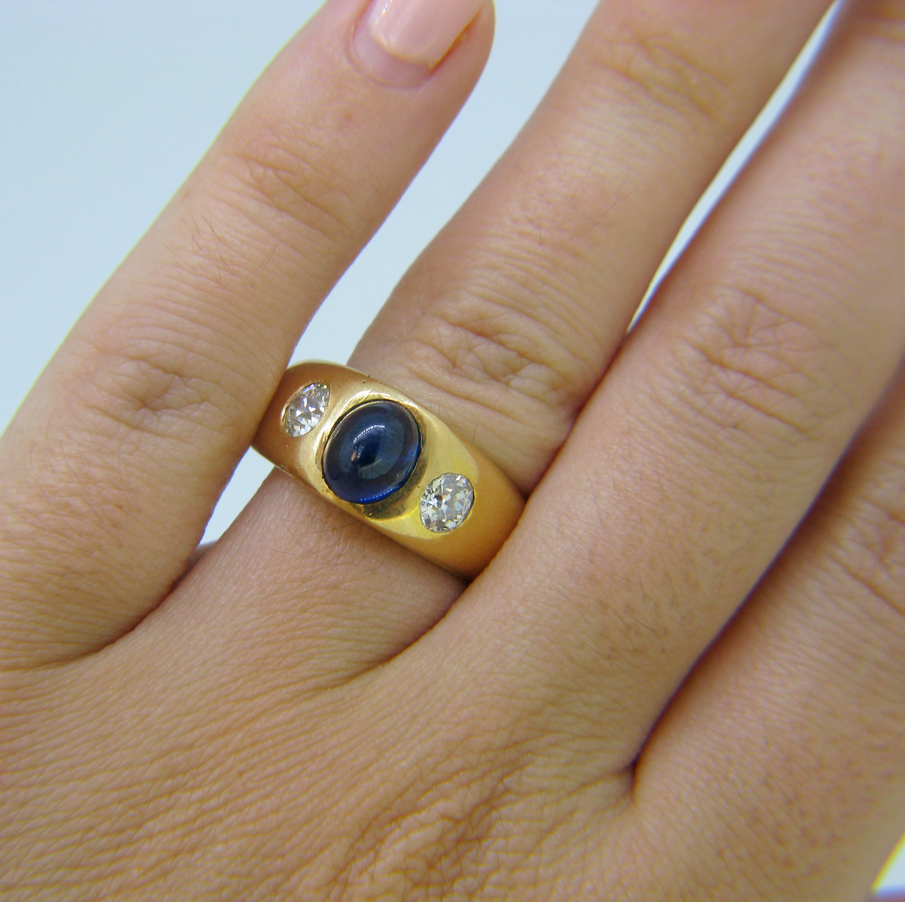 Vintage 1930s Cabochon Sapphire and Old Cut Diamond Gypsy Yellow Gold Ring In Good Condition In London, GB