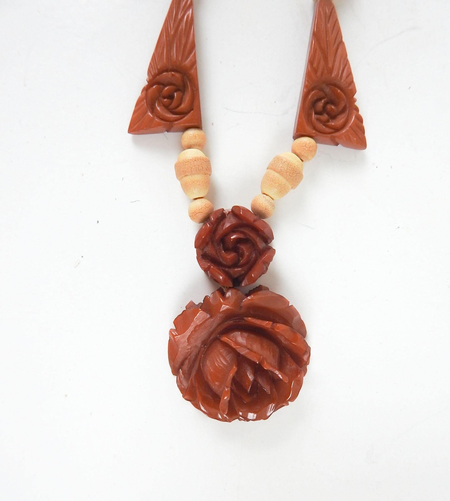 Art Deco Vintage 1930's Carved Butterscotch Bakelite Rose Necklace For Sale