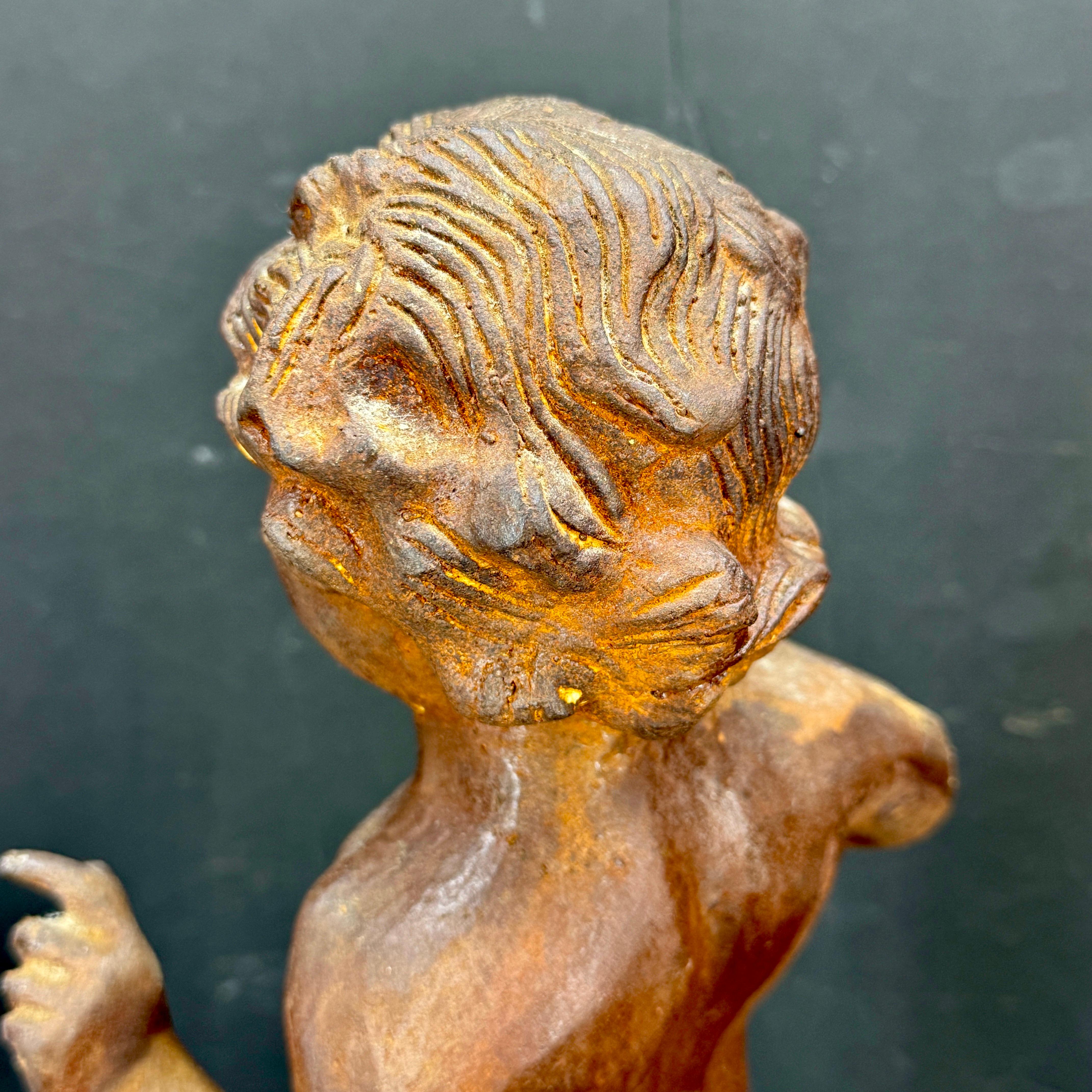 Scultura in ghisa d'epoca 1930 Boy Cherub Putti in vendita 2
