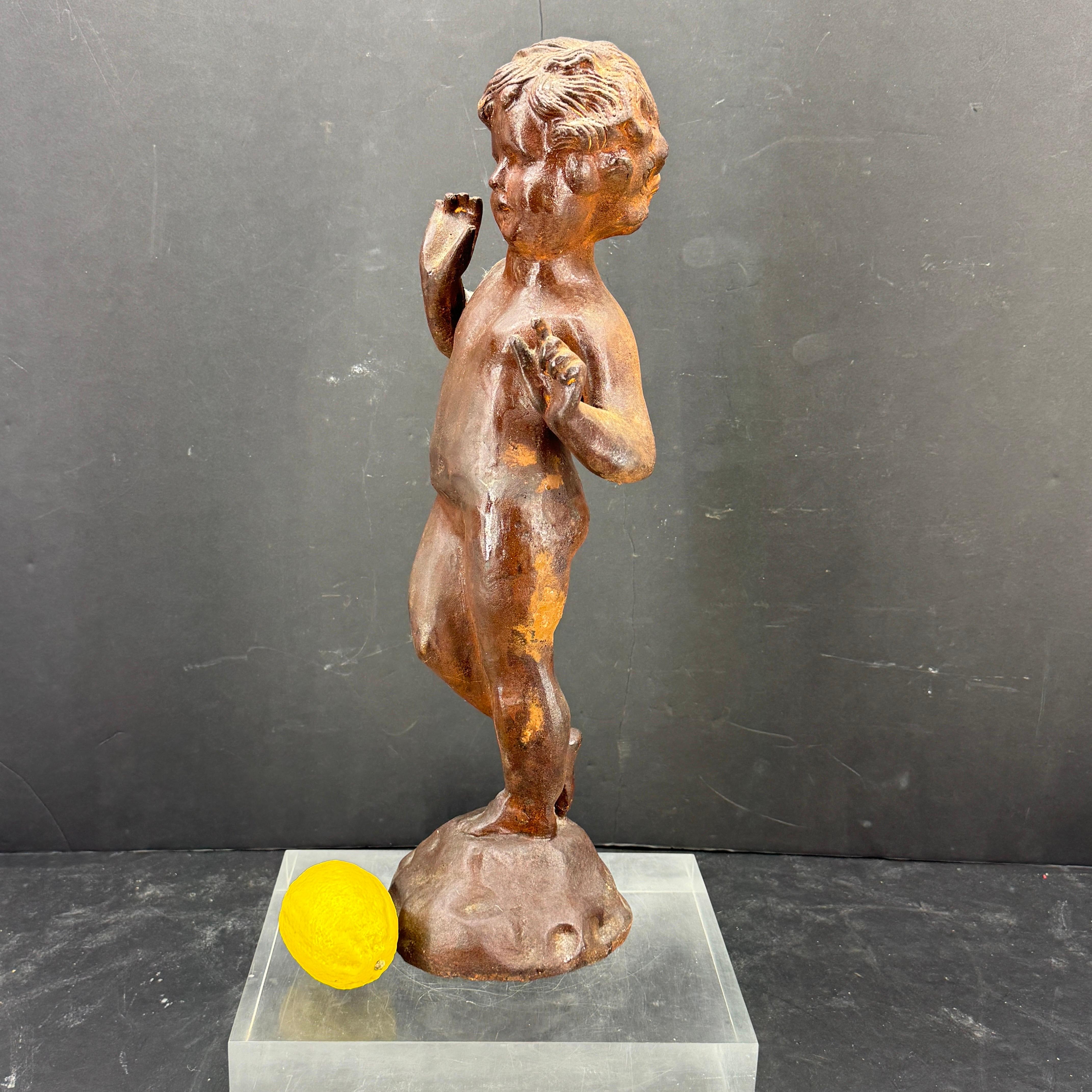 Scultura in ghisa d'epoca 1930 Boy Cherub Putti in vendita 4