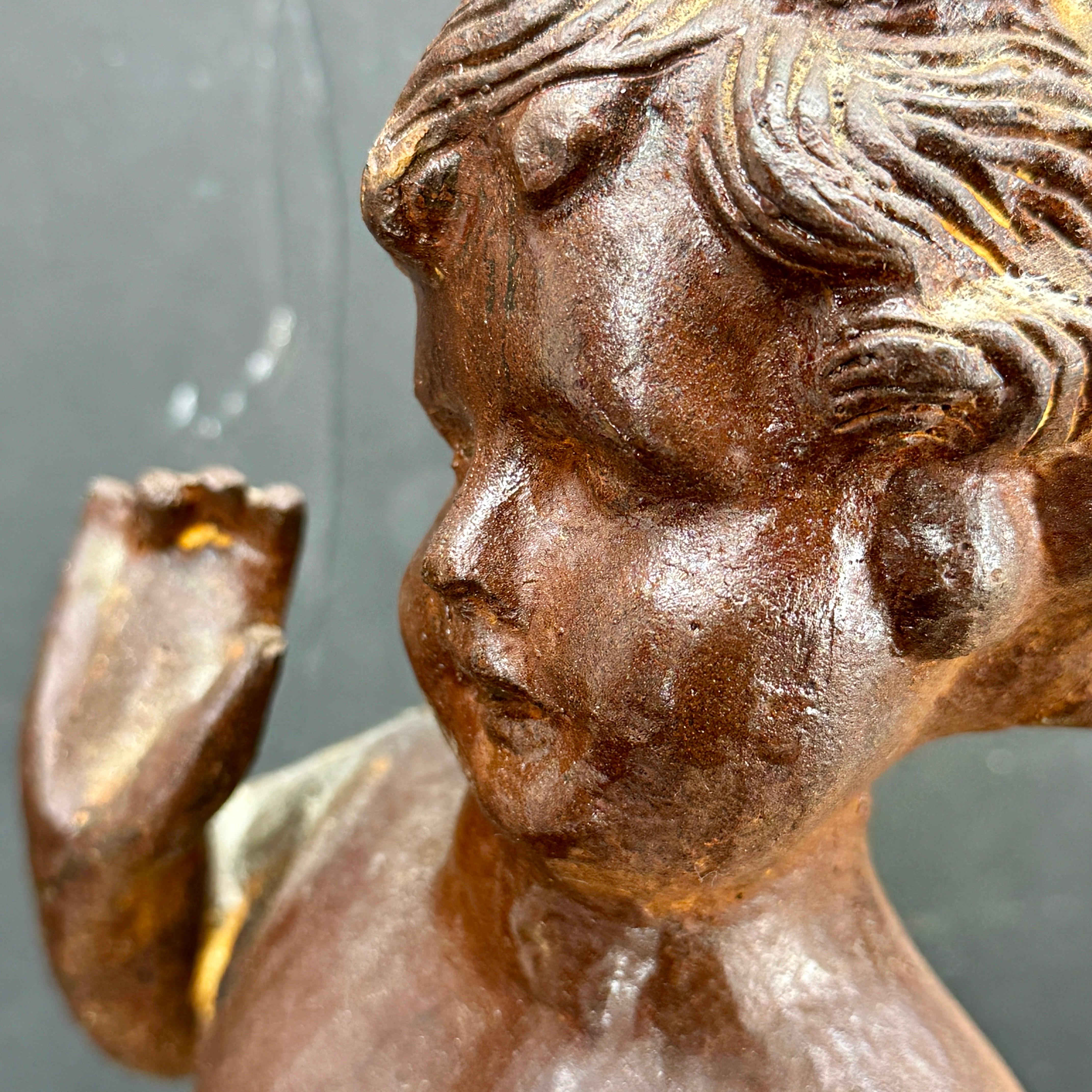 Beaux-Arts Scultura in ghisa d'epoca 1930 Boy Cherub Putti in vendita