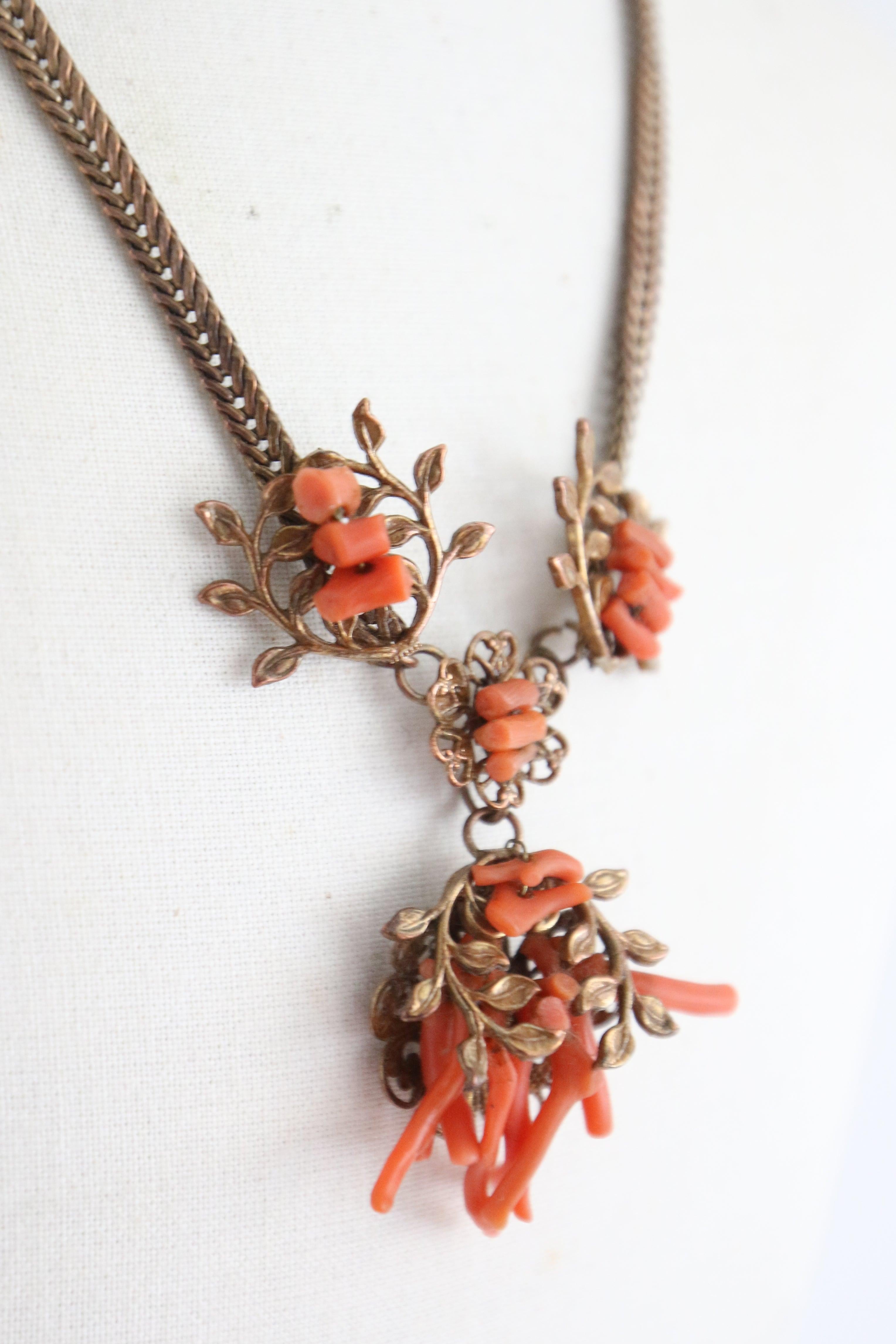 Art déco Vintage 1930's Coral and brass filigree necklace art deco coral jewellery en vente