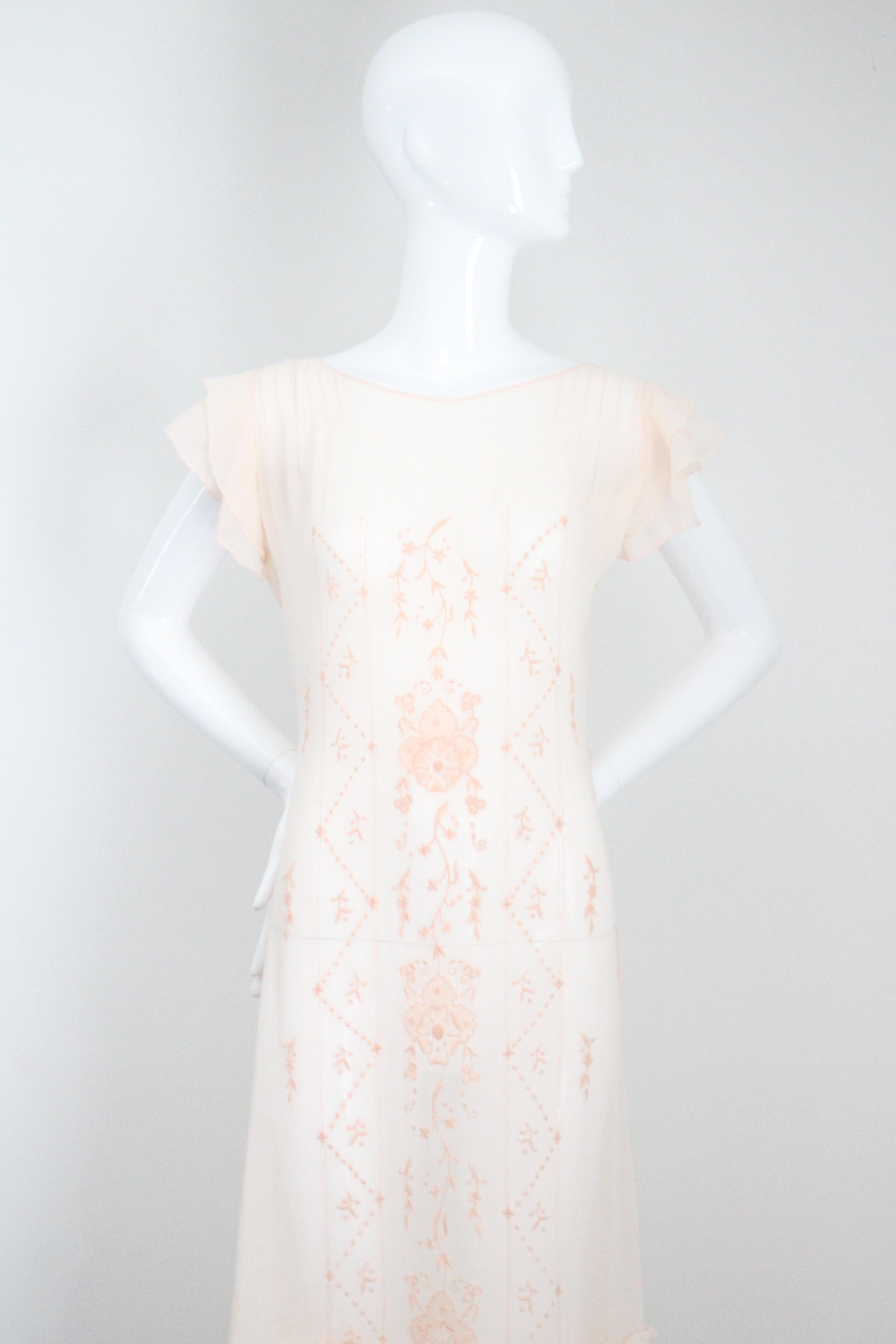 Rendered in the softest of cotton lawns, in a pale shade of pink, set off by the ballerina pink floral embroidery, this original 1930's dress, is the perfect piece to welcome to your vintage collection.

The rounded neckline is accented by a slim