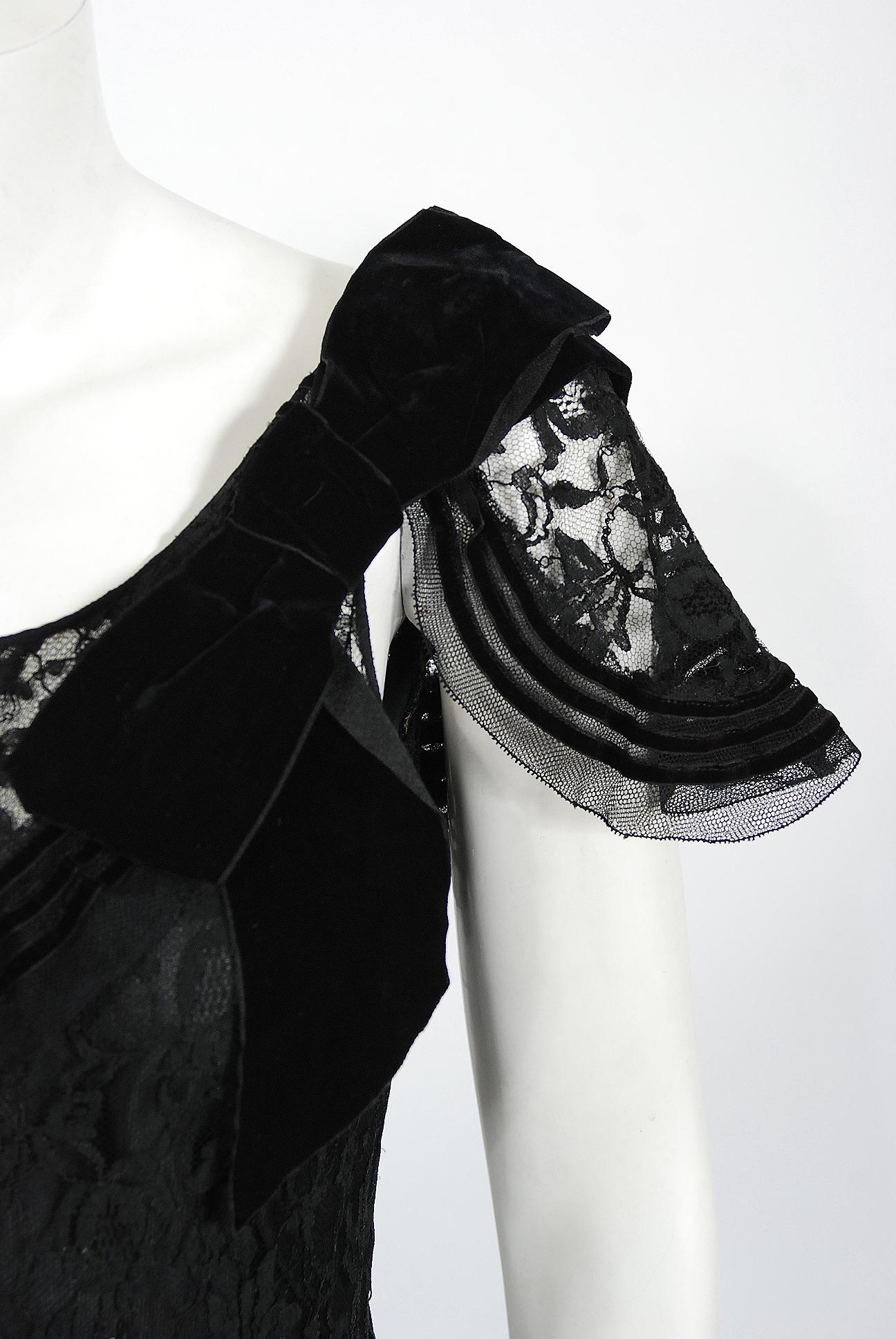 Vintage 1930's Couture Black Lace Flutter Velvet Bow Tiered Swirl Bias-Cut Gown In Good Condition In Beverly Hills, CA