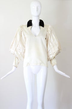 Camicetta vintage degli anni '30 in rayon color crema con maniche a vescovo, taglia US 6 / UK 10