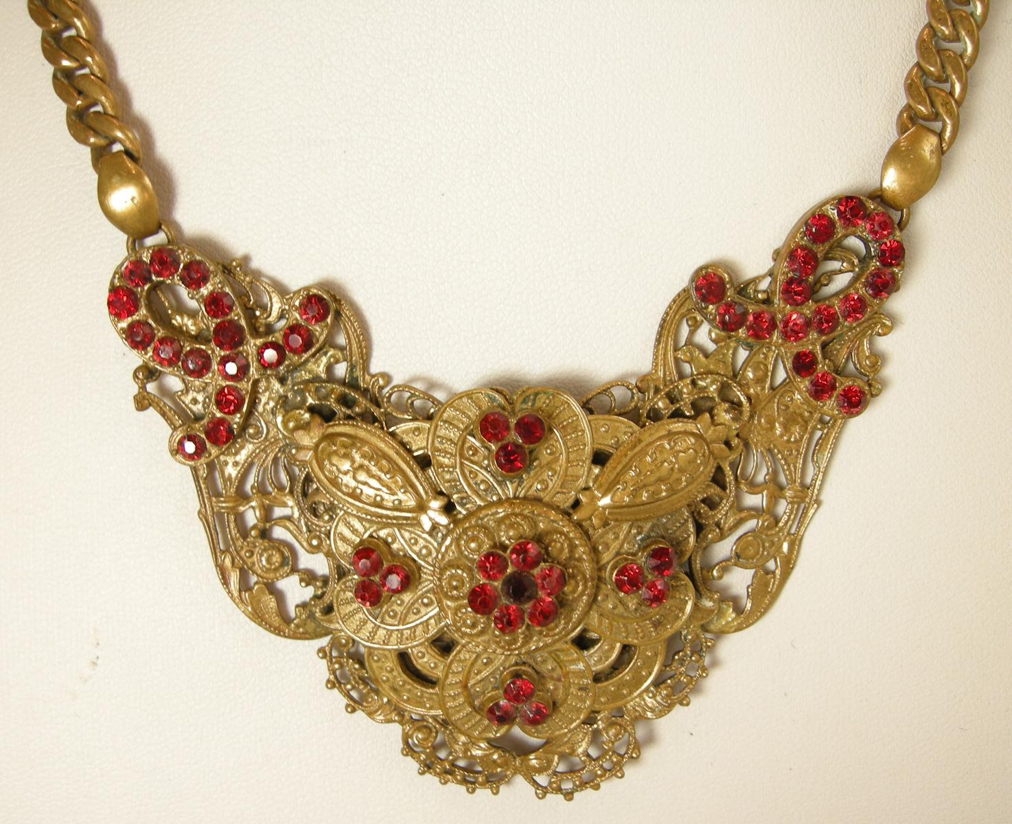 Vintage 1930s Czech 3-Dimensional Floral Necklace In Good Condition For Sale In New York, NY